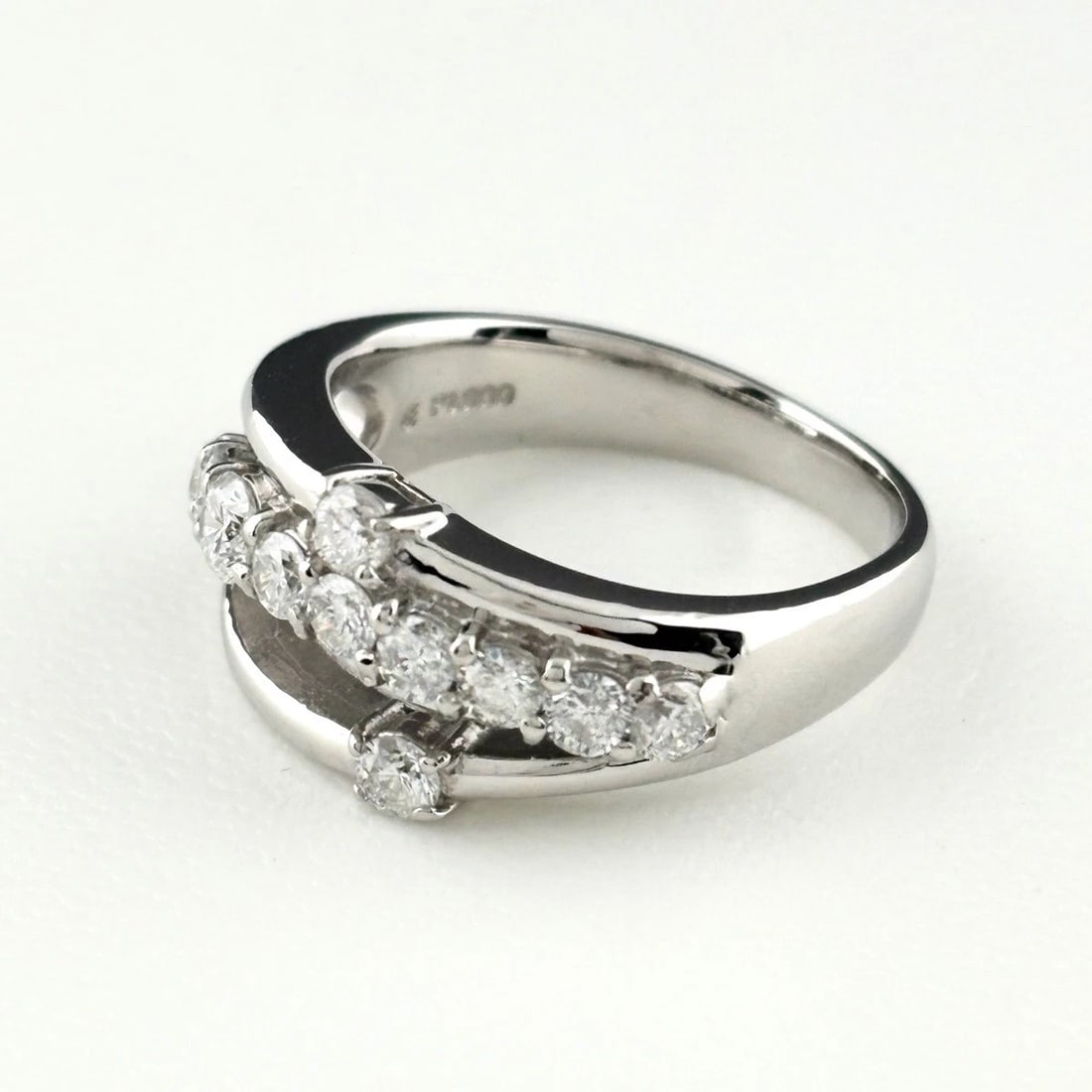 MELEE DIAMOND DESIGN RING PLATINUM RING PT900: Melee Diamond Design Ring Platinum Ring Pt900 Brand: Unbranded Type/Style: Ring Material: Pt900, Main Stone Natural Color: None Size: US6 to 6.5 Accessories: None Accessories Notice: When