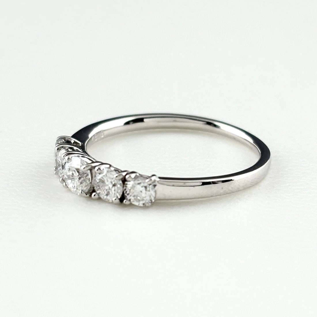 MELEE DIAMOND DESIGN RING WG RING 18K: Melee Diamond Design Ring Wg Ring 18K Brand: Unbranded Type/Style: Ring Material: 18K WG, Main Stone Natural Color: WG Size: US6.5 to 7 Accessories: None Accessories Notice: When purchasing pre-owned