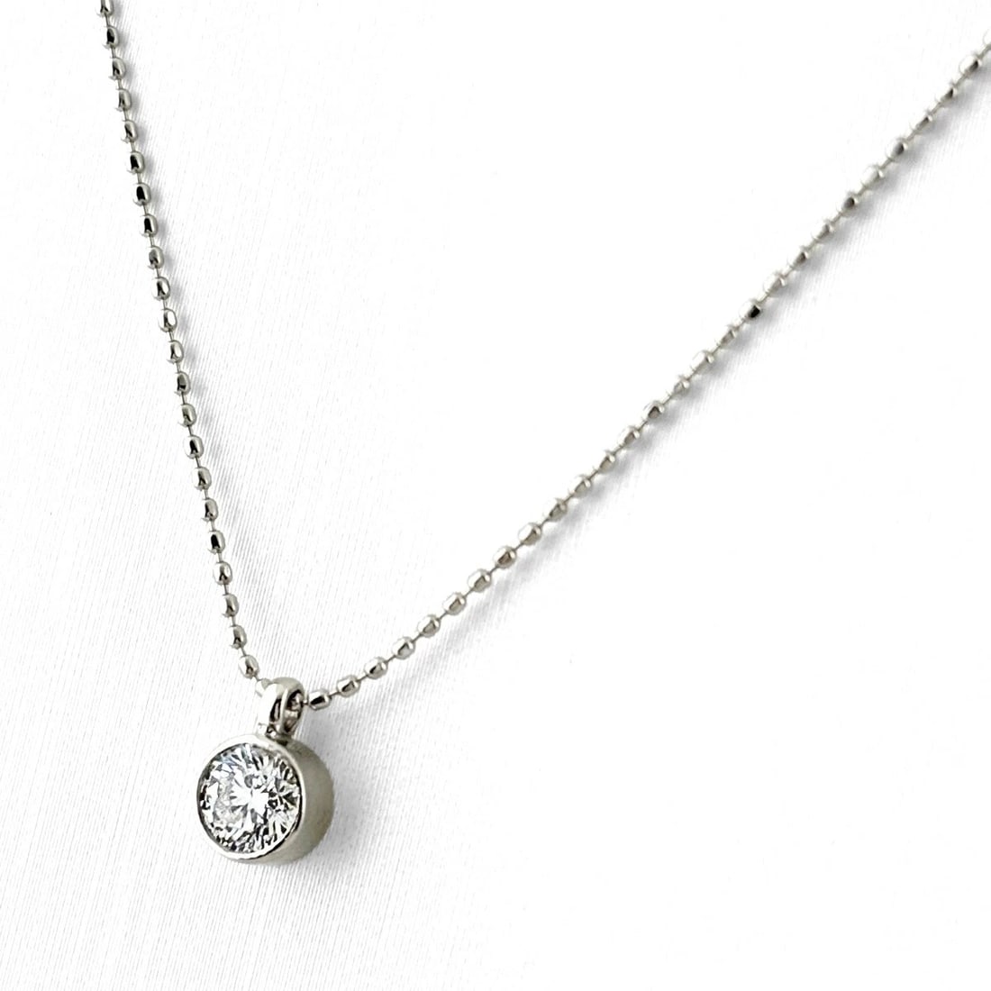 DIAMOND DESIGN NECKLACE PLATINUM PENDANT NECKLACE: Diamond Design Necklace Platinum Pendant Necklace Brand: Unbranded Type/Style: Necklace Material: Pt900, Main Stone Natural Color: None Size: 7.5x5.2mm(0.3") Accessories: None Accessories Notice: