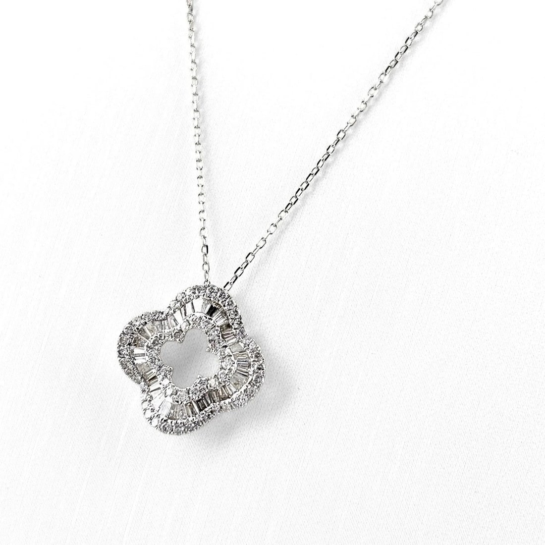 MELEE DIAMOND DESIGN NECKLACE WG PENDANT NECKLACE: Melee Diamond Design Necklace Wg Pendant Necklace Brand: Unbranded Type/Style: Necklace Material: 18K WG, Main Stone Natural Color: WG Size: 17.3x17.3mm(0.7") Accessories: None Accessories Notice: