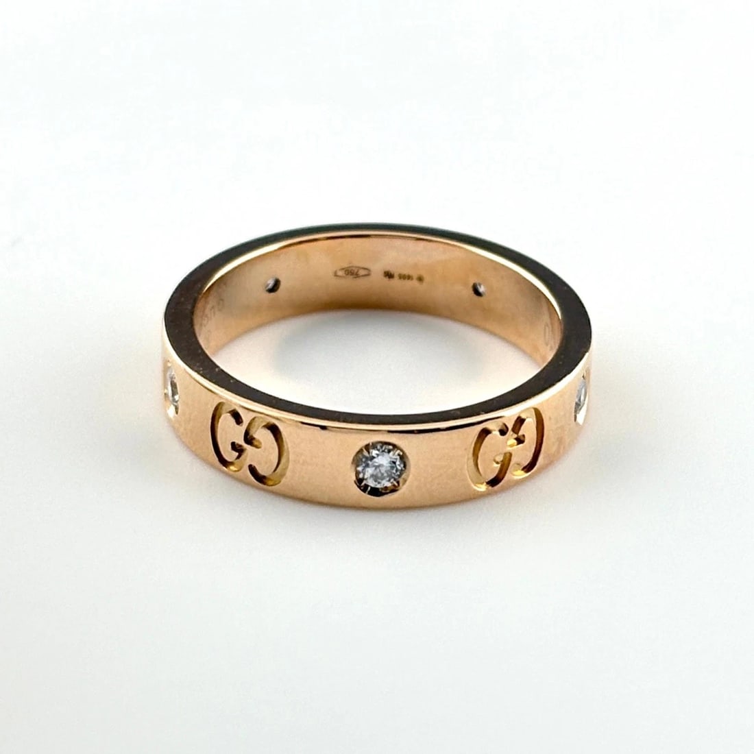 GUCCI ICON RING YG RING MELEE DIAMOND RING: Gucci Icon Ring Yg Ring Melee Diamond Ring Brand: GUCCI Type/Style: Ring Material: 750 YG, Main Stone Natural Color: YG Size: US5 to 5.5 Accessories: None Accessories Notice: When purchasing
