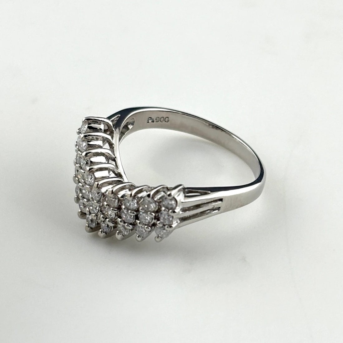 MELEE DIAMOND DESIGN RING PLATINUM RING PT900 DIAMOND: Melee Diamond Design Ring Platinum Ring Pt900 Diamond Brand: Unbranded Type/Style: Ring Material: Pt900, Main Stone Natural Color: None Size: US5.5 to 6 Accessories: None Accessories Notic