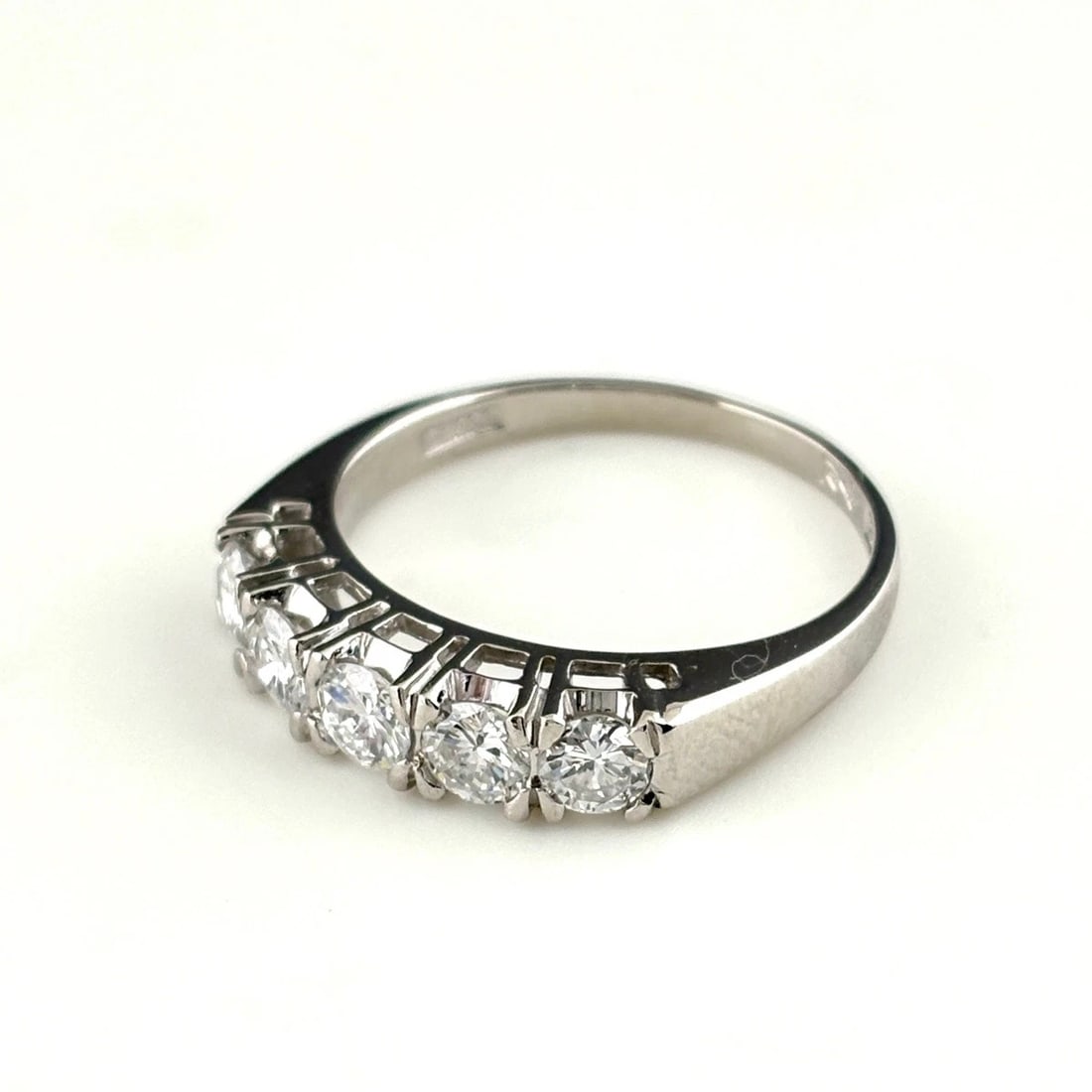 MELEE DIAMOND DESIGN RING PLATINUM RING PT900 DIAMOND: Melee Diamond Design Ring Platinum Ring Pt900 Diamond Brand: Unbranded Type/Style: Ring Material: Pt900, Main Stone Natural Color: None Size: US6.5 Accessories: None Accessories Notice: When