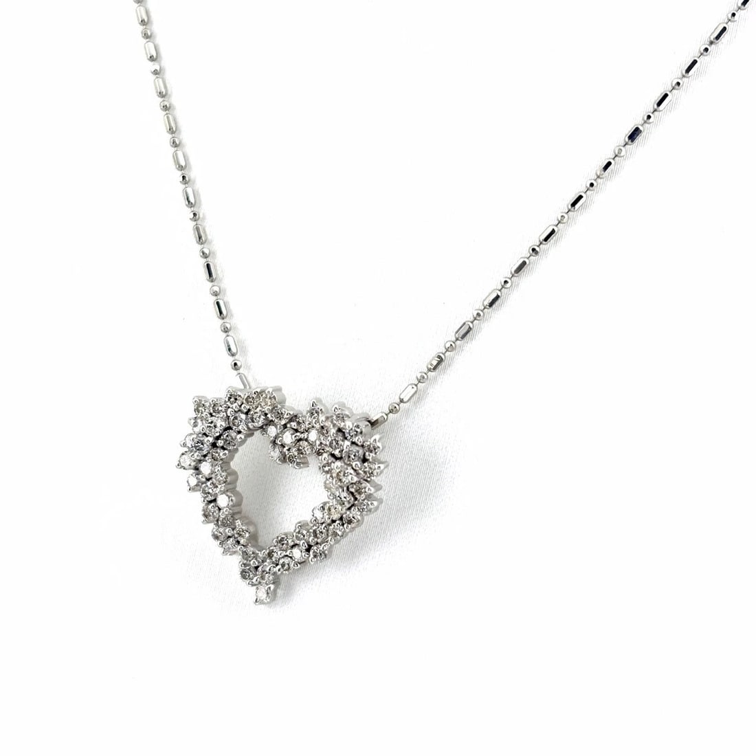 HEART MOTIF DESIGN NECKLACE PLATINUM WG PENDANT MELEE DIAMOND (1 of 4)