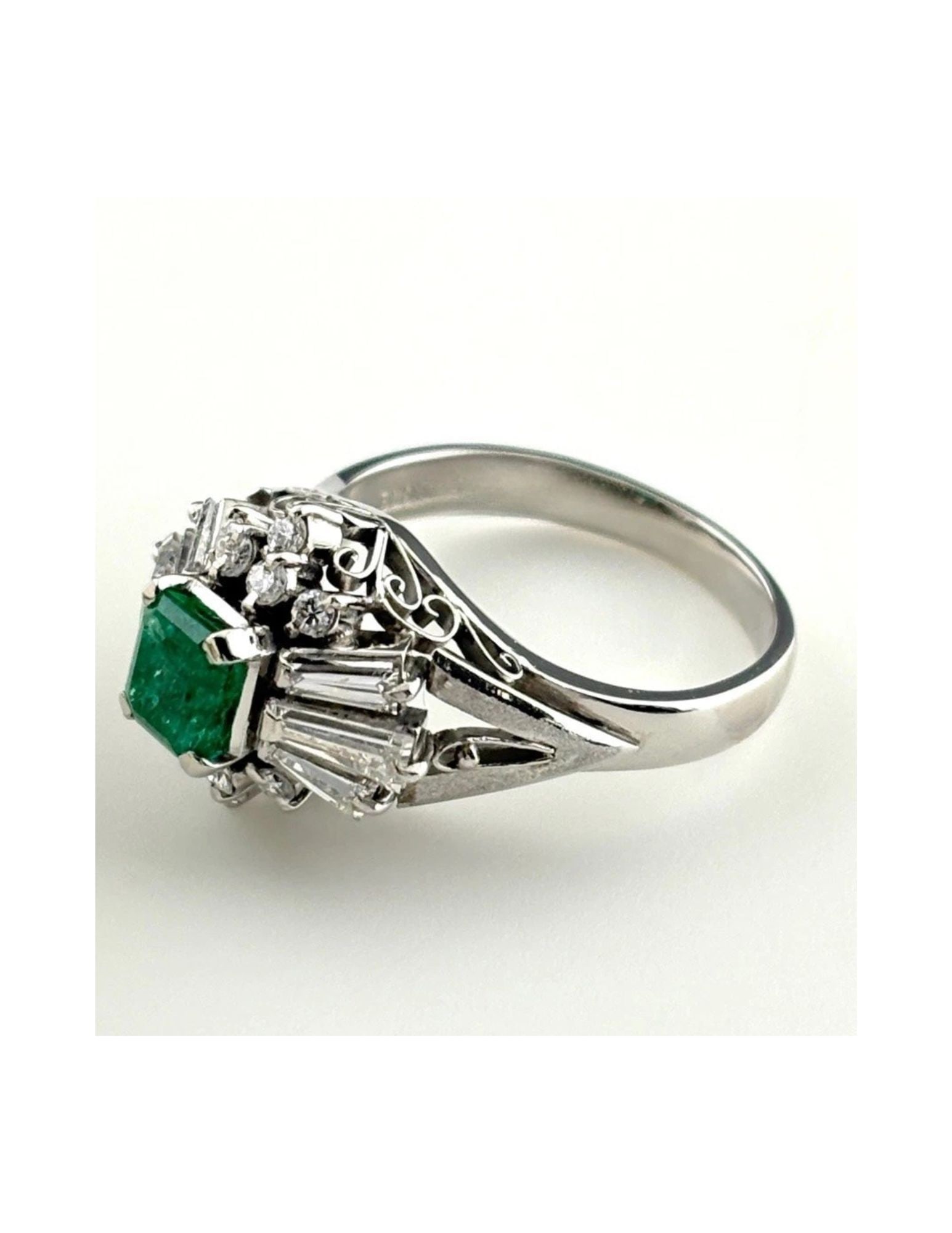 EMERALD DESIGN RING PLATINUM MELEE DIAMOND RING: Emerald Design Ring Platinum Melee Diamond Ring Brand: Unbranded Type/Style: Ring Material: Pt900, Main Stone Emerald /Secondary Stone:Natural Color: None Size: US5 to 5.5 Accessories: None