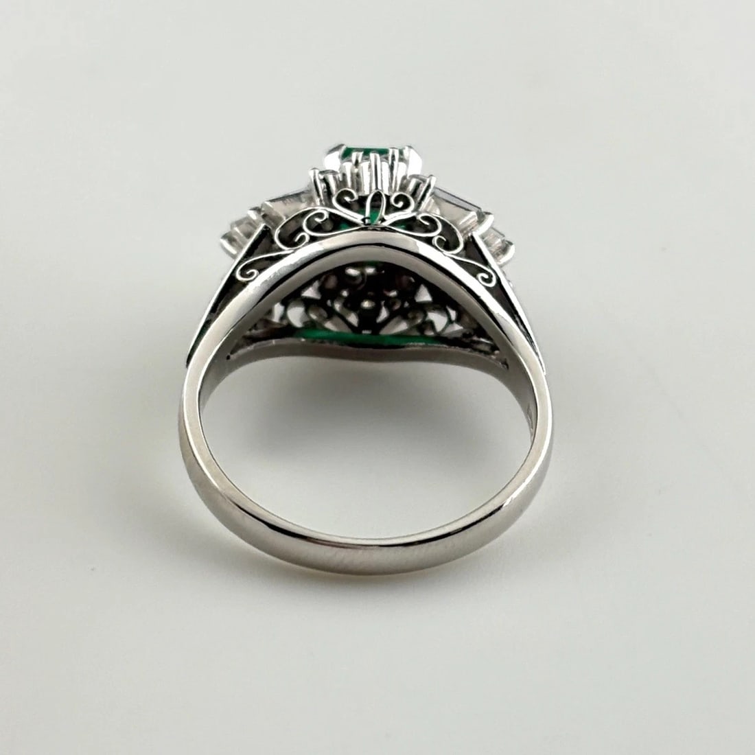 EMERALD DESIGN RING PLATINUM MELEE DIAMOND RING - 3