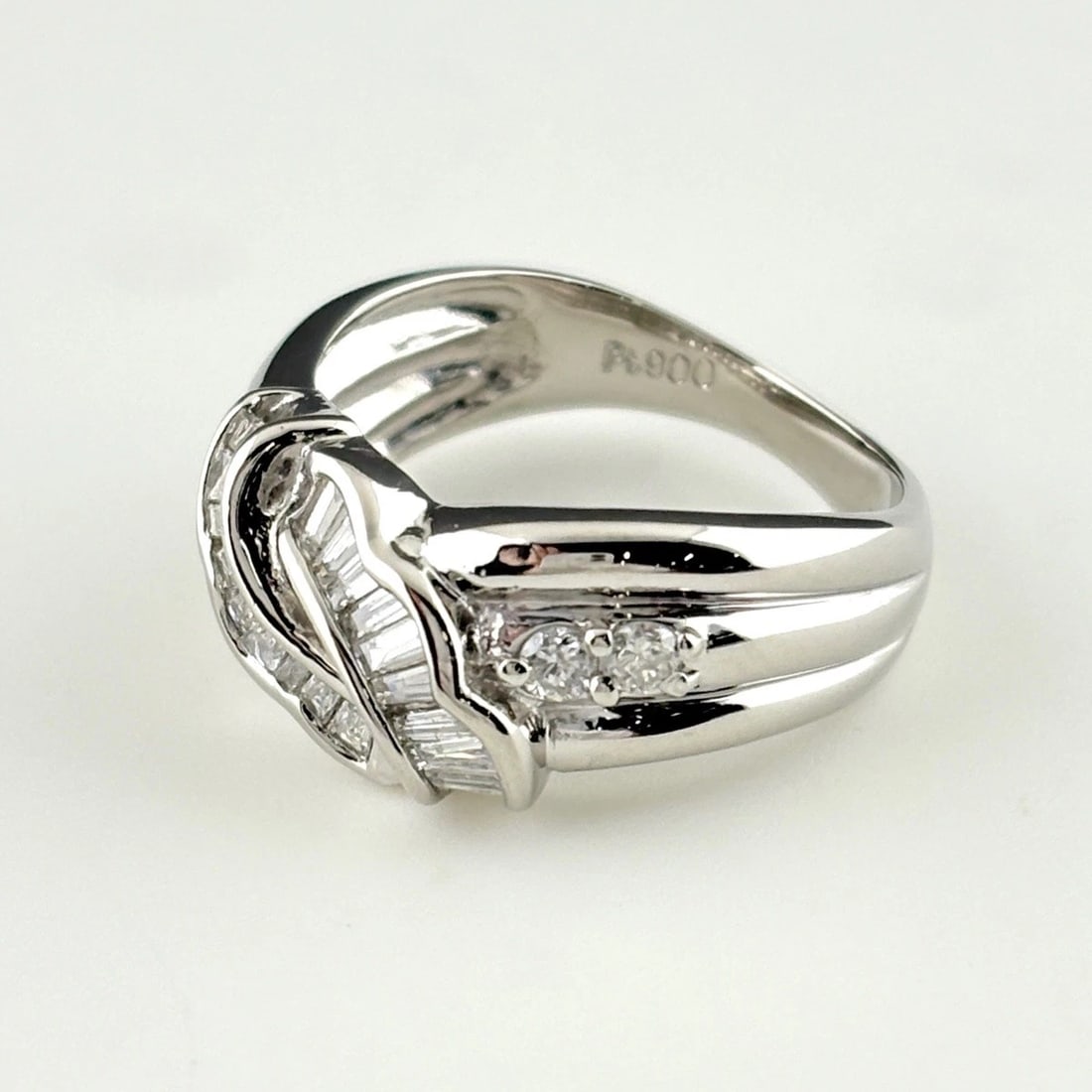 MELEE DIAMOND DESIGN RING PLATINUM RING PT900 DIAMOND: Melee Diamond Design Ring Platinum Ring Pt900 Diamond Brand: Unbranded Type/Style: Ring Material: Pt900, Main Stone Natural Color: None Size: US5 Accessories: None Accessories Notice: When