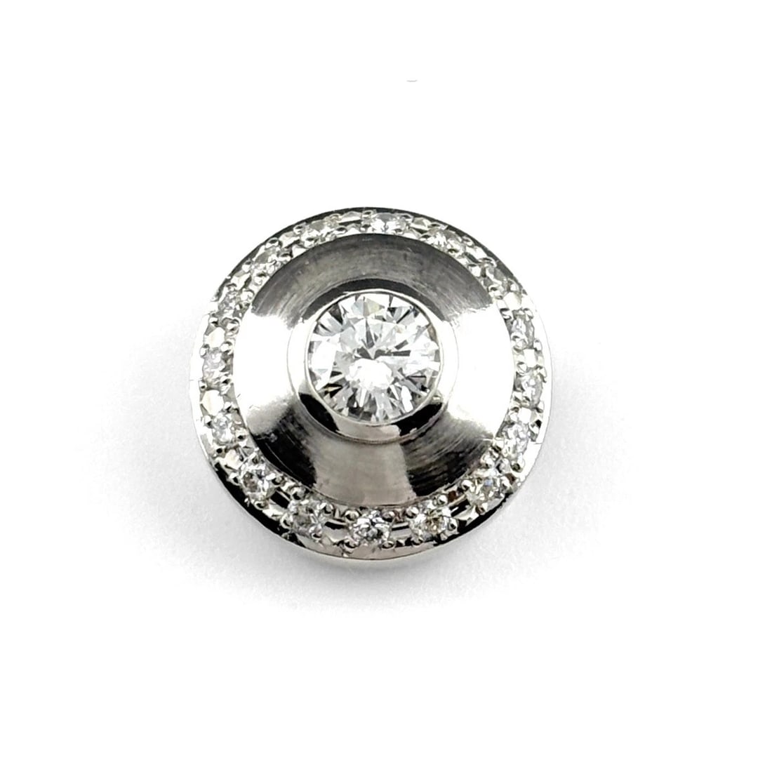 DIAMOND PENDANT HEAD PLATINUM MELEE PENDANT HEAD: Diamond Pendant Head Platinum Melee Pendant Head Brand: Unbranded Type/Style: Pendant Head Material: Pt900, Main Stone Natural Color: None Size: 11.4x11.4mm(0.4") Accessories: None Accessories