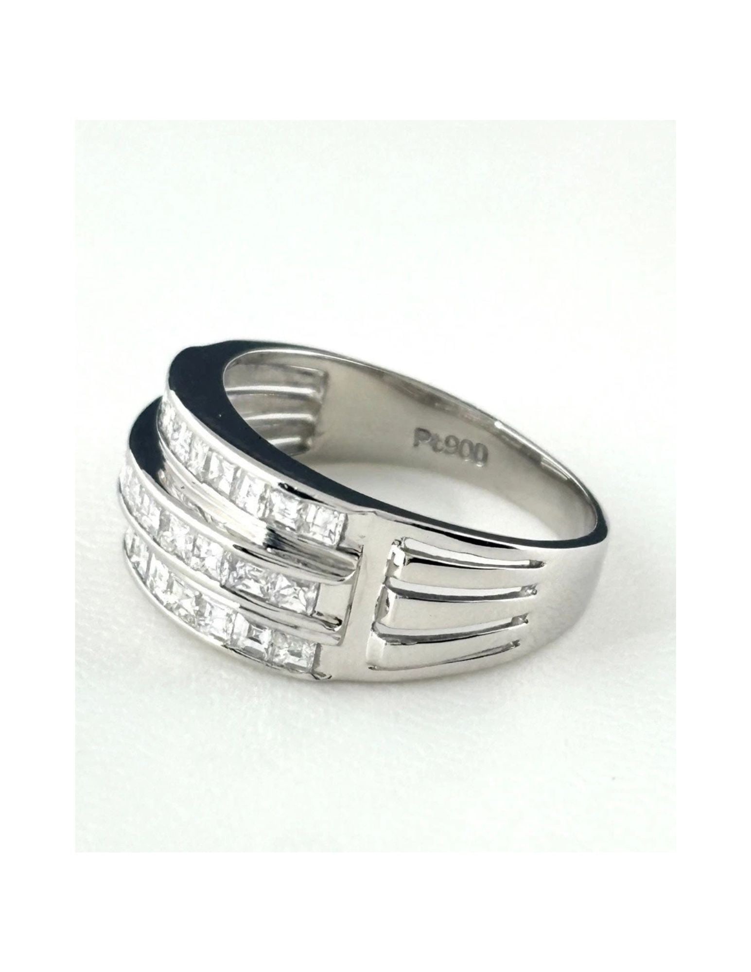 MELEE DIAMOND DESIGN RING PLATINUM RING PT900 DIAMOND: Melee Diamond Design Ring Platinum Ring Pt900 Diamond Brand: Unbranded Type/Style: Ring Material: Pt900, Main Stone Natural Color: None Size: US6.5 to 7 Accessories: None Accessories Notice: When