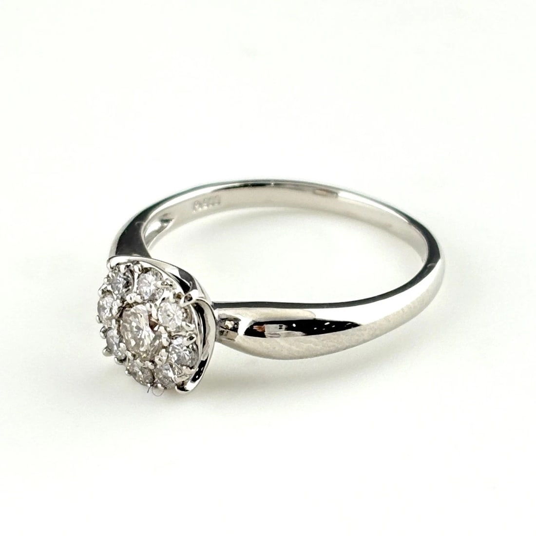 MELEE DIAMOND DESIGN RING PLATINUM RING PT900 DIAMOND: Melee Diamond Design Ring Platinum Ring Pt900 Diamond Brand: Unbranded Type/Style: Ring Material: Pt900, Main Stone Natural Color: None Size: US7.5 to 8 Accessories: None Accessories Notice: When