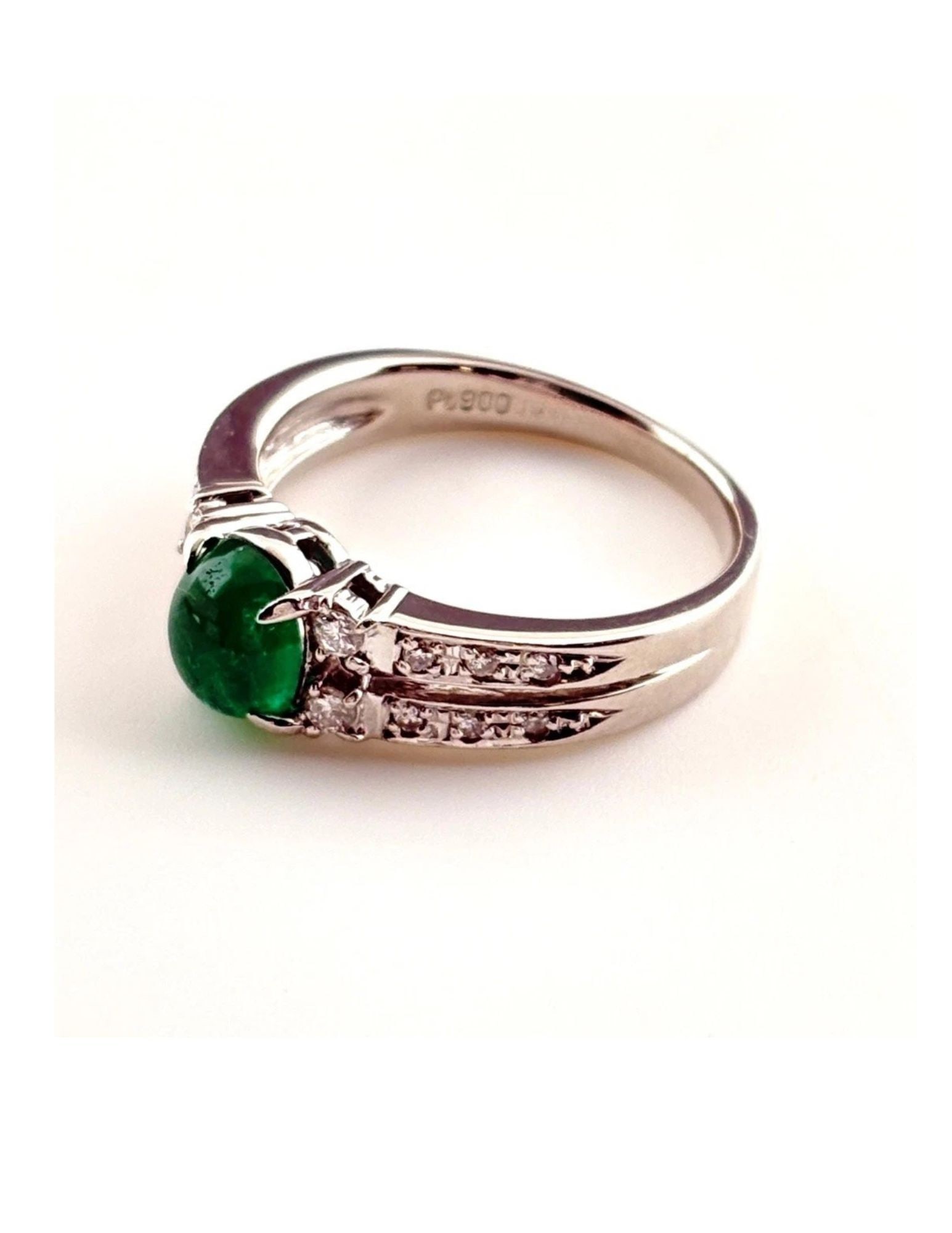 EMERALD DESIGN RING PLATINUM MELEE DIAMOND RING PT900: Emerald Design Ring Platinum Melee Diamond Ring Pt900 Brand: Unbranded Type/Style: Ring Material: Pt900, Main Stone Emerald /Secondary Stone:Natural Color: None Size: US6.5 Accessories: None