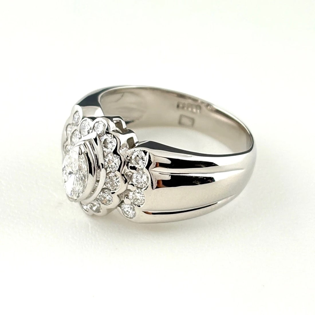 DIAMOND DESIGN RING PLATINUM MELEE DIAMOND RING: Diamond Design Ring Platinum Melee Diamond Ring Brand: Unbranded Type/Style: Ring Material: Pt900, Main Stone Natural Color: None Size: US8 to 8.5 Accessories: None Accessories Notice: Whe