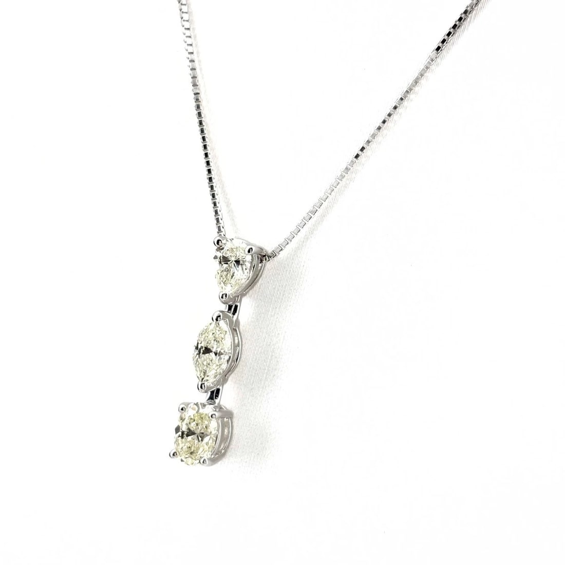 DIAMOND DESIGN NECKLACE WG PENDANT NECKLACE: Diamond Design Necklace Wg Pendant Necklace Brand: Unbranded Type/Style: Necklace Material: 18K WG, Main Stone Natural Color: WG Size: 21.4x4.5mm(0.8") Accessories: None Accessories Notice: When
