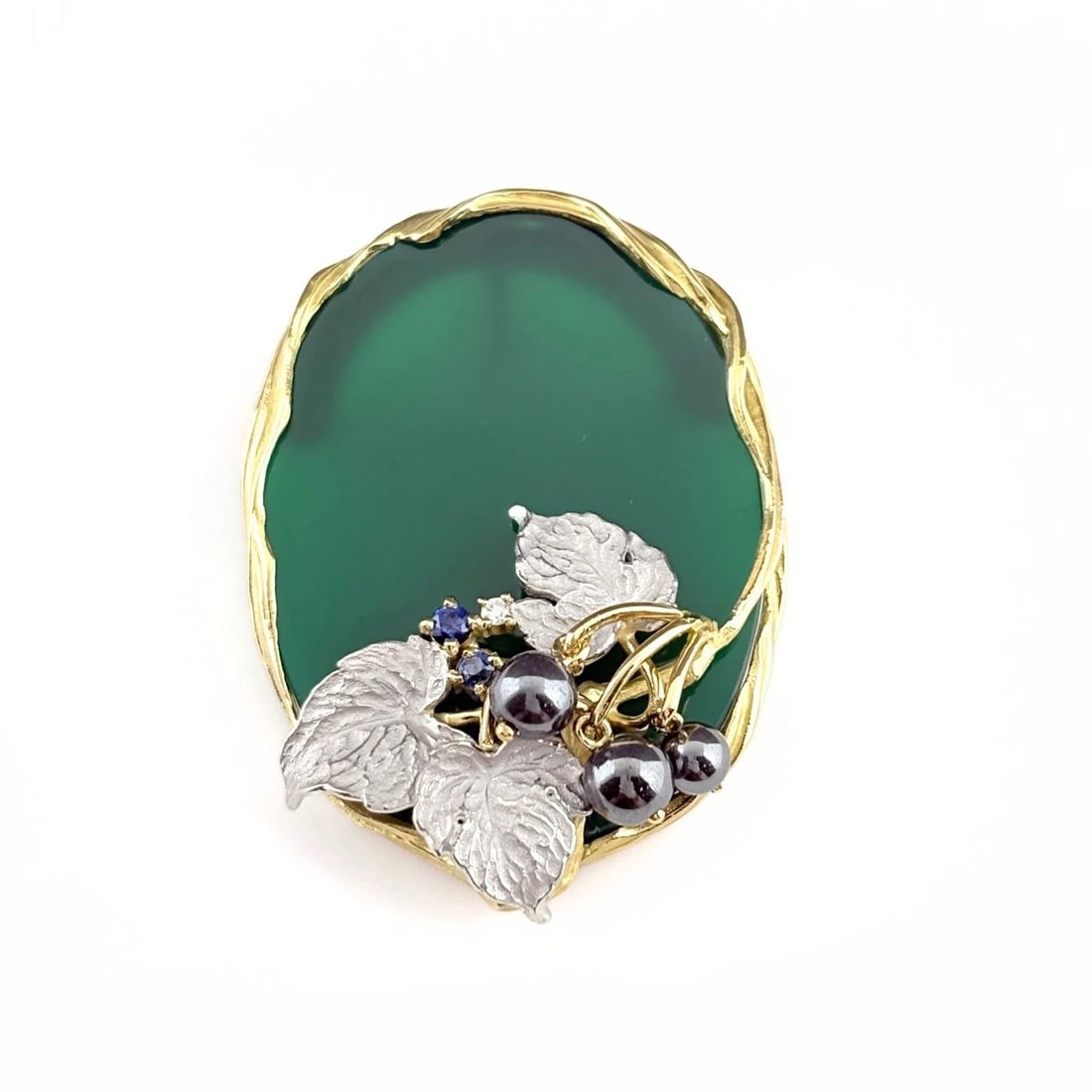 NOBUKO ISHIKAWA CHALCEDONY PENDANT HEAD YG: Nobuko Ishikawa Chalcedony Pendant Head Yg Brand: NOBUKO ISHIKAWA Type/Style: Pendant Head Material: 18K YG, Main Stone Sapphire /Secondary Stone:Natural Color: YG Size: 45.8x32.6mm(1.8")