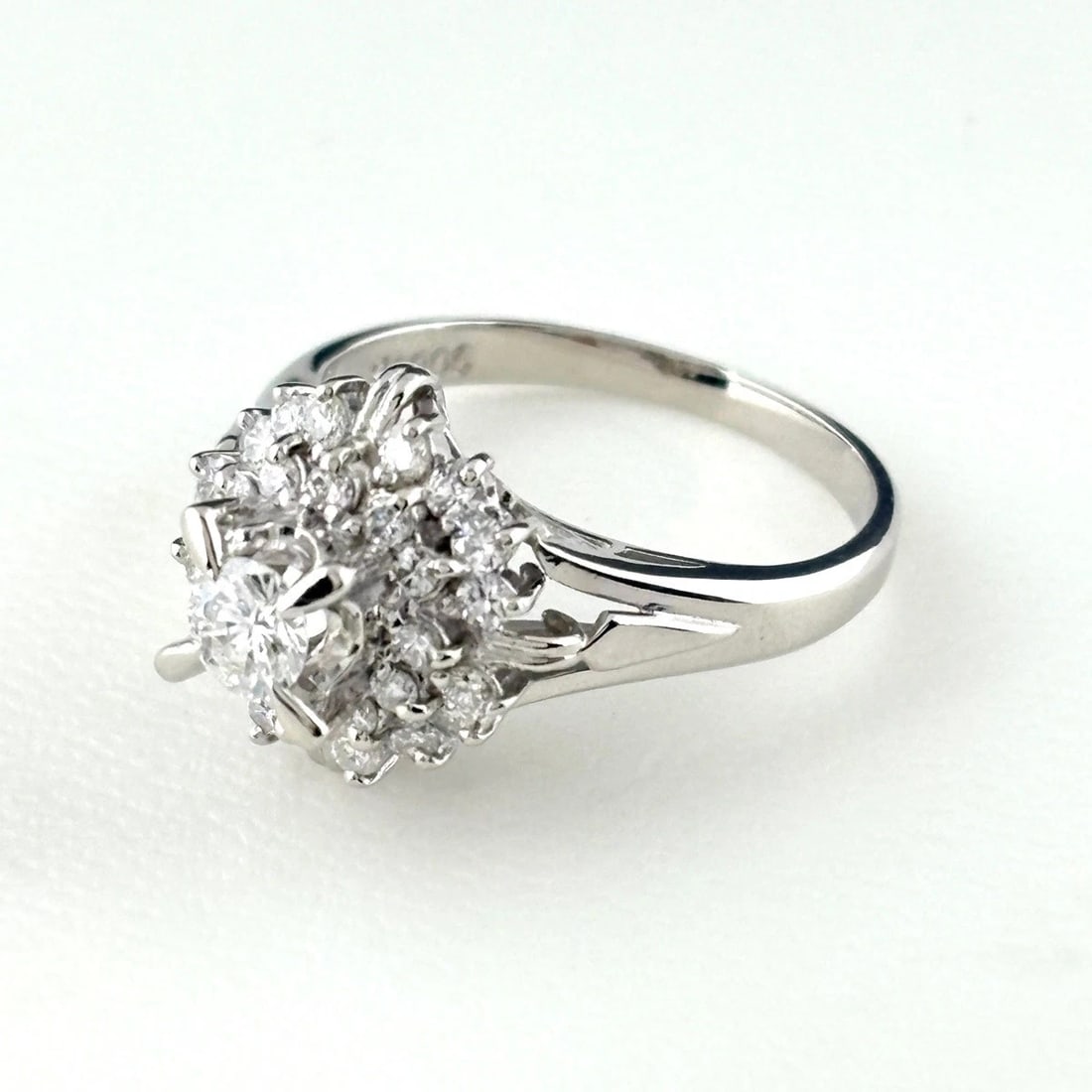 DIAMOND DESIGN RING PLATINUM MELEE DIAMOND RING PT900: Diamond Design Ring Platinum Melee Diamond Ring Pt900 Brand: Unbranded Type/Style: Ring Material: Pt900, Main Stone Natural Color: None Size: US6 Accessories: None Accessories Notice: When purchasing