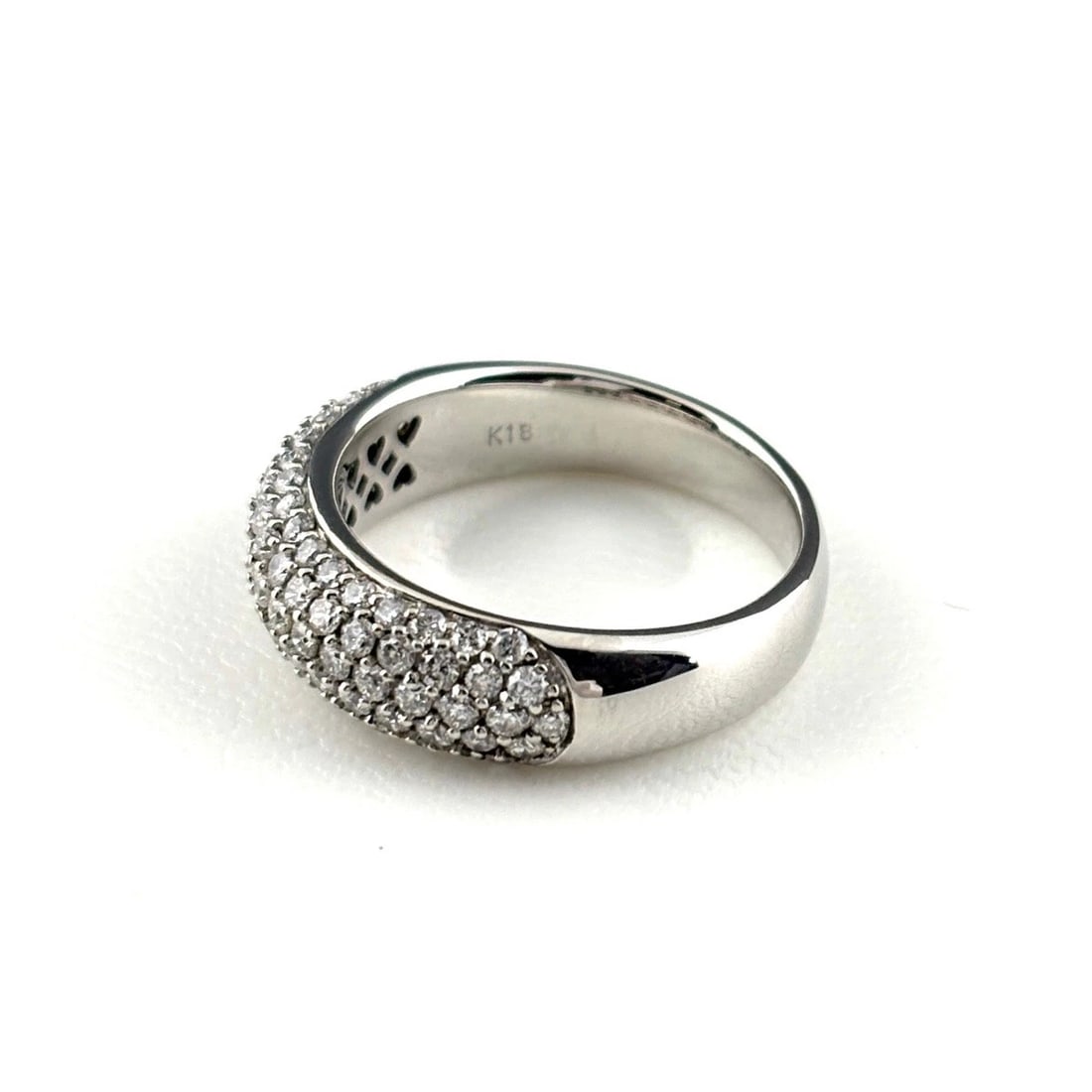 MELEE DIAMOND DESIGN RING 18K: Melee Diamond Design Ring 18K Brand: Unbranded Type/Style: Ring Material: 18K, Main Stone Natural Color: None Size: US6 Accessories: None Accessories Notice: When purchasing pre-owned good