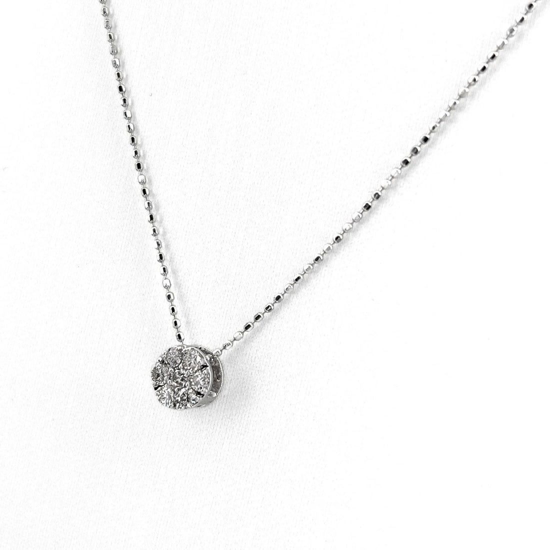 MELEE DIAMOND DESIGN NECKLACE WG PENDANT NECKLACE: Melee Diamond Design Necklace Wg Pendant Necklace Brand: Unbranded Type/Style: Necklace Material: 18K WG, Main Stone Natural Color: WG Size: 6.0x6.0mm(0.2") Accessories: None Accessories Notice: When
