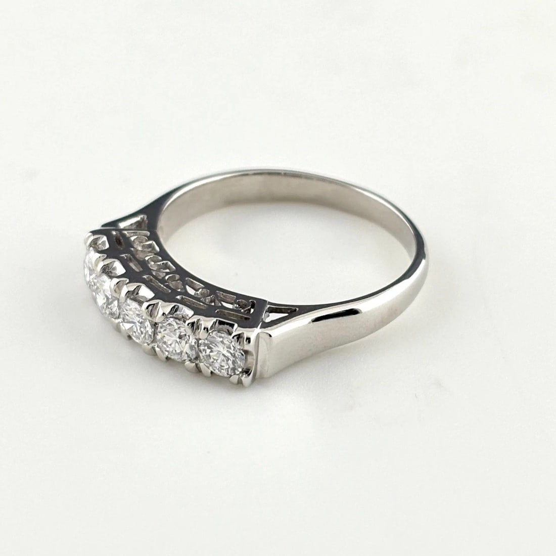 MELEE DIAMOND DESIGN RING PLATINUM RING PT900 DIAMOND: Melee Diamond Design Ring Platinum Ring Pt900 Diamond Brand: Unbranded Type/Style: Ring Material: Pt900, Main Stone Natural Color: None Size: US7 to 7.5 Accessories: None Accessories Notice: When