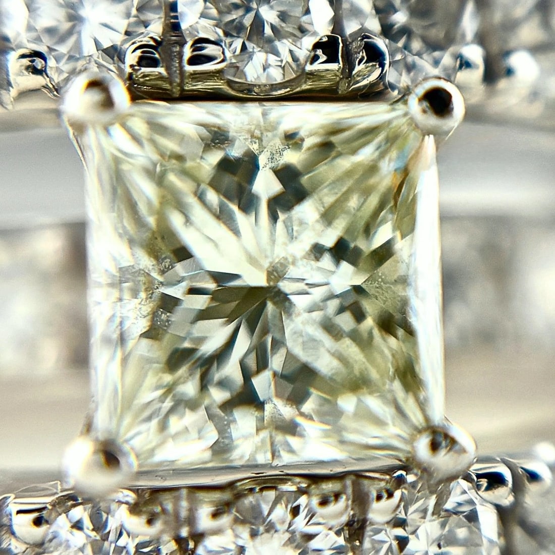 DIAMOND DESIGN RING PLATINUM MELEE RING - 2