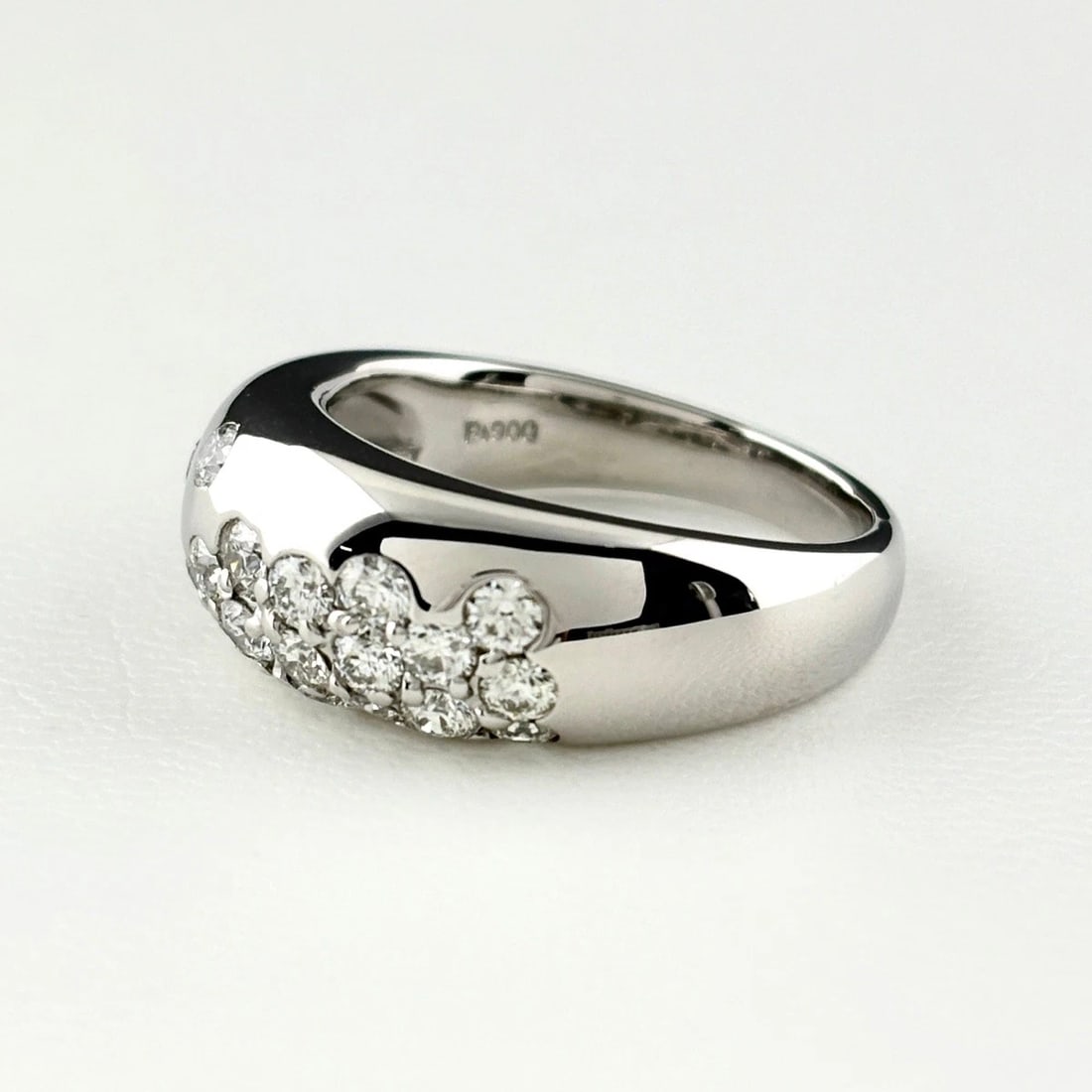 MELEE DIAMOND DESIGN RING PLATINUM RING PT900: Melee Diamond Design Ring Platinum Ring Pt900 Brand: Unbranded Type/Style: Ring Material: Pt900, Main Stone Natural Color: None Size: US6.5 to 7 Accessories: None Accessories Notice: When