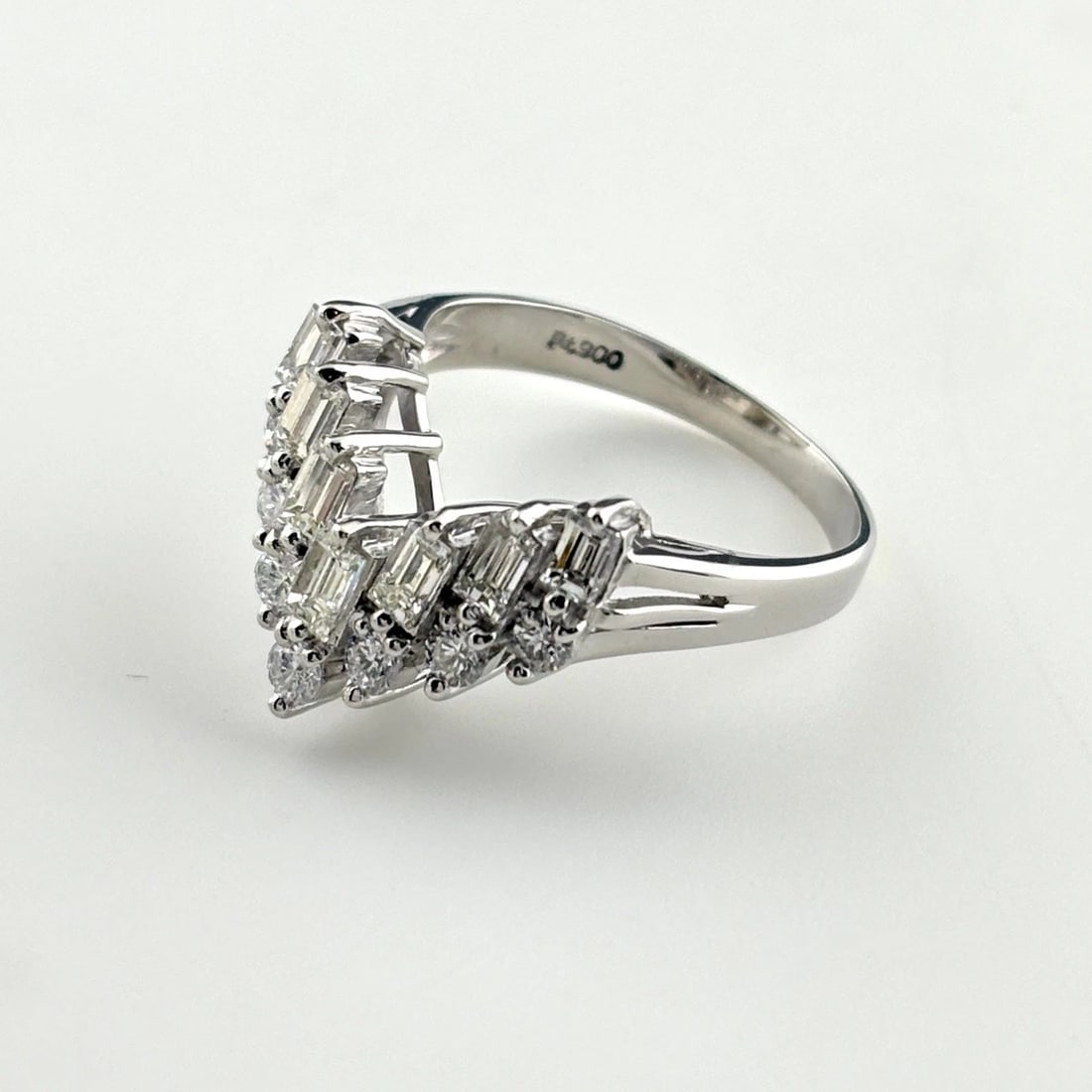 MELEE DIAMOND DESIGN RING PLATINUM RING PT900 DIAMOND: Melee Diamond Design Ring Platinum Ring Pt900 Diamond Brand: Unbranded Type/Style: Ring Material: Pt900, Main Stone Natural Color: None Size: US6.5 to 7 Accessories: None Accessories Notic