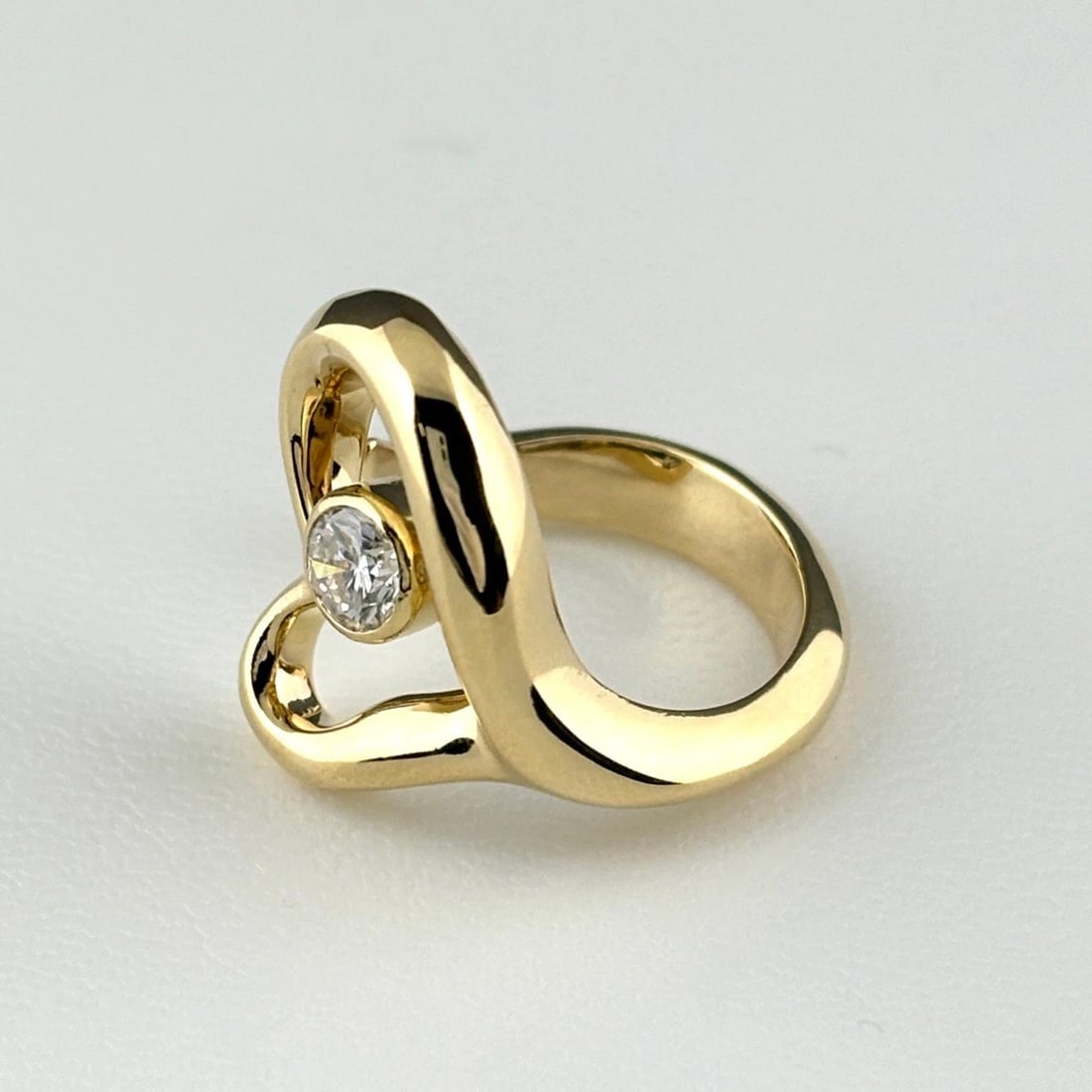 HEART MOTIF DESIGN RING YG RING 18K DIAMOND: Heart Motif Design Ring Yg Ring 18K Diamond Brand: Unbranded Type/Style: Ring Material: 18K YG, Main Stone Natural Color: YG Size: US6 Accessories: None Accessories Notice: When purchasing