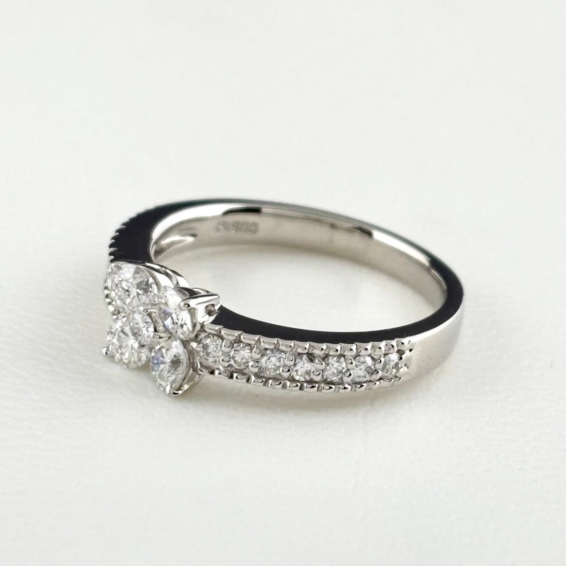 MELEE DIAMOND DESIGN RING PLATINUM RING PT900 DIAMOND: Melee Diamond Design Ring Platinum Ring Pt900 Diamond Brand: Unbranded Type/Style: Ring Material: Pt900, Main Stone Natural Color: None Size: US5.5 to 6 Accessories: None Accessories Notic