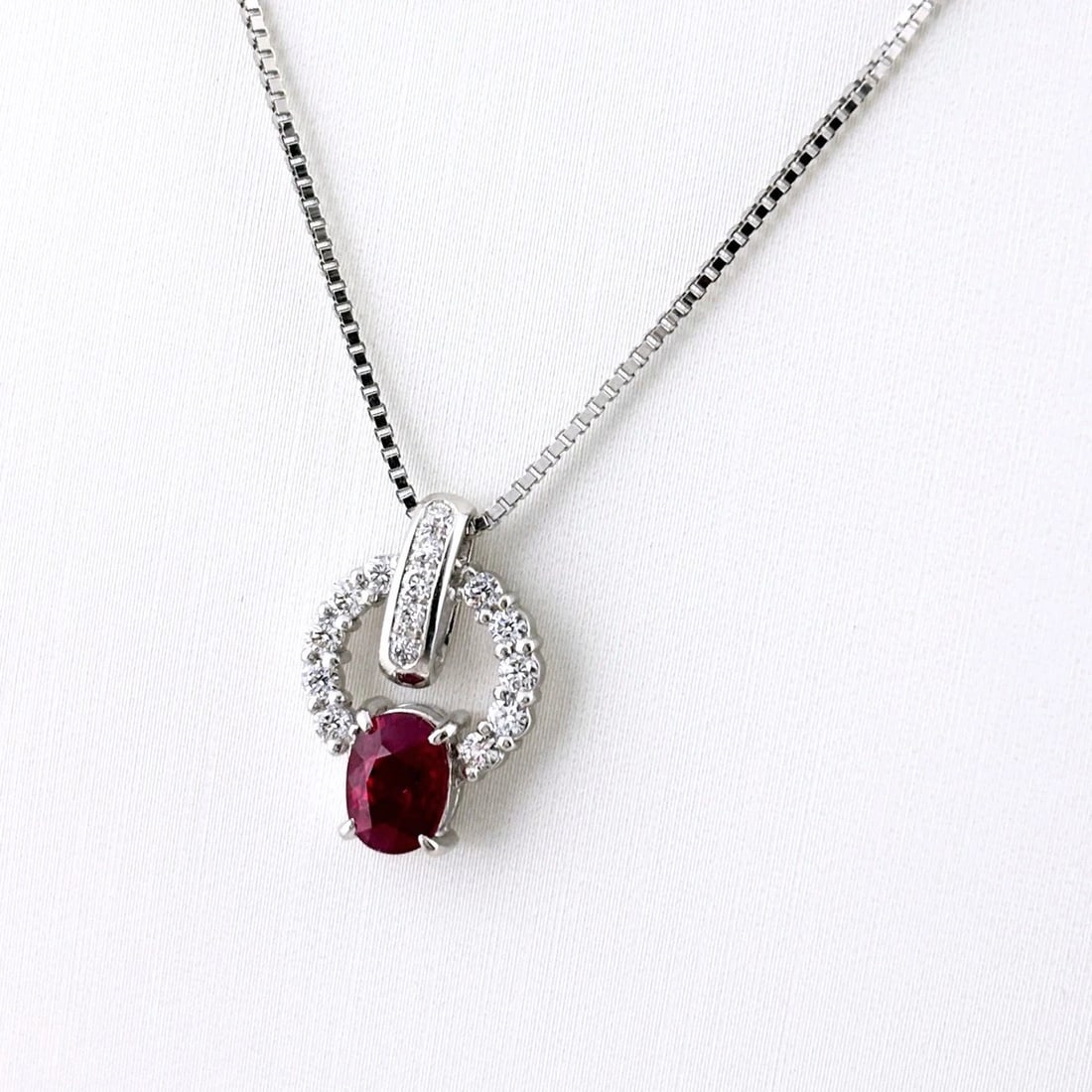 RUBY DESIGN RING PLATINUM PENDANT MELEE DIAMOND NECKLACE: Ruby Design Ring Platinum Pendant Melee Diamond Necklace Brand: Unbranded Type/Style: Necklace Material: Pt900, Main Stone Ruby /Secondary Stone:Natural Color: None Size: 16.0x11.0mm(0.6") Accesso