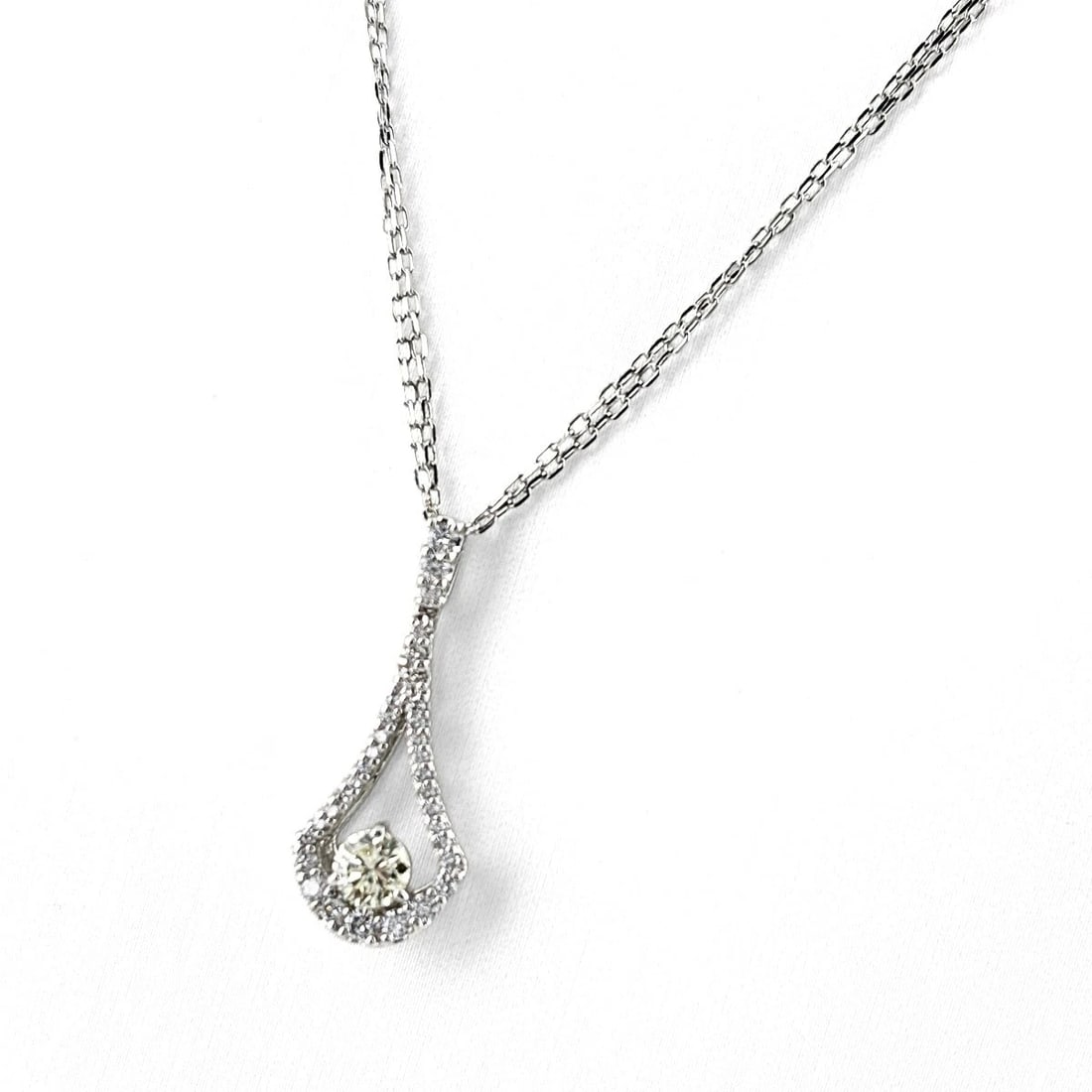 DIAMOND DESIGN NECKLACE WG PENDANT NECKLACE 18K K14: Diamond Design Necklace Wg Pendant Necklace 18K K14 Brand: Unbranded Type/Style: Necklace Material: 18K WG, Main Stone Natural Color: WG Size: 25.1x10.3mm(1.0") Accessories: None Accessori
