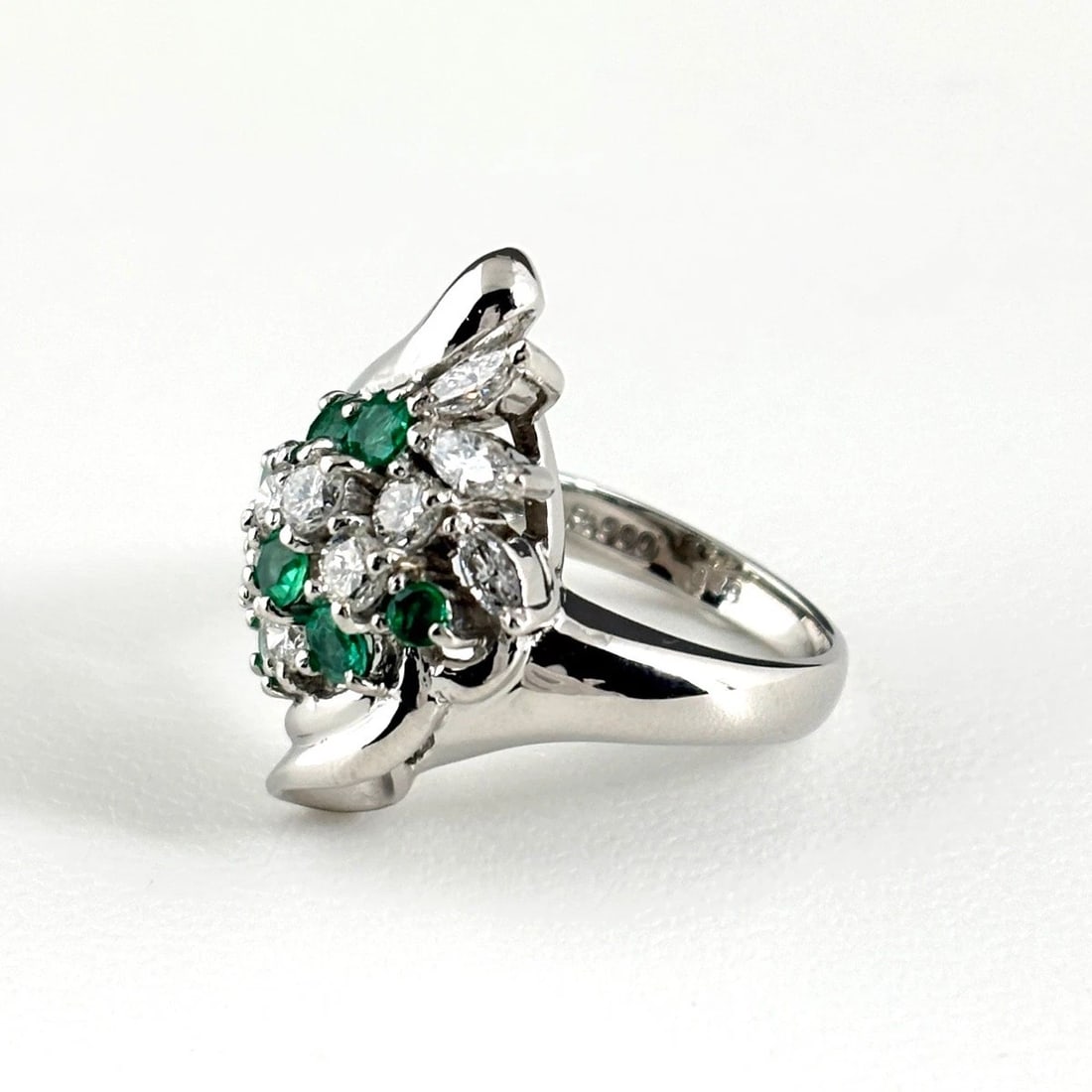 EMERALD DESIGN RING PLATINUM MELEE DIAMOND RING PT900: Emerald Design Ring Platinum Melee Diamond Ring Pt900 Brand: Unbranded Type/Style: Ring Material: Pt900, Main Stone Emerald /Secondary Stone:Natural Color: None Size: US4 to 4.5 Accessories: None