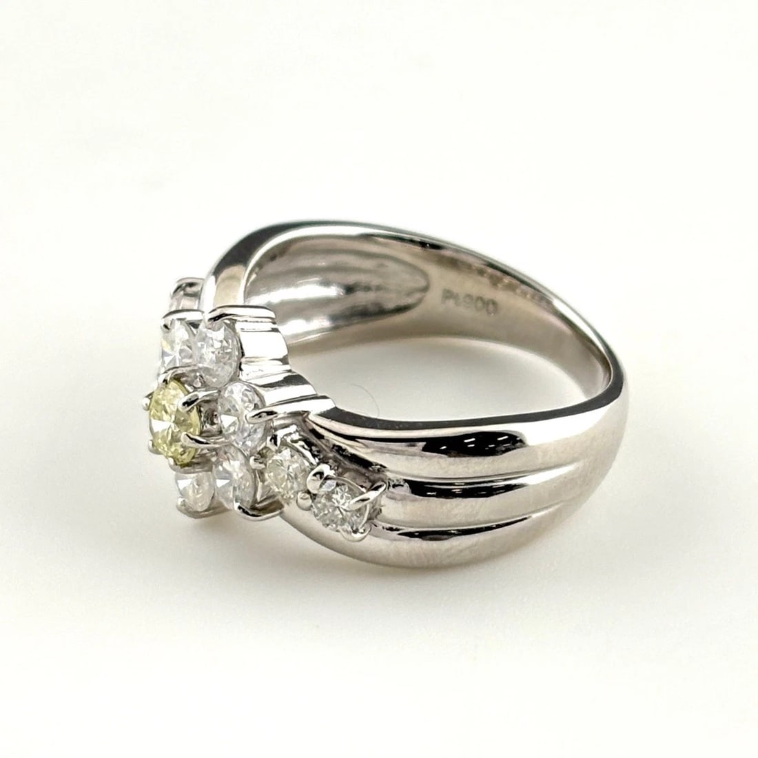 MELEE DIAMOND DESIGN RING PLATINUM RING PT900: Melee Diamond Design Ring Platinum Ring Pt900 Brand: Unbranded Type/Style: Ring Material: Pt900, Main Stone Natural Color: None Size: US5.5 Accessories: None Accessories Notice: When purch