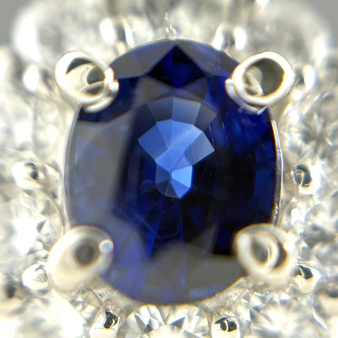 SAPPHIRE PLATINUM RING MELEE DIAMOND RING PT900: Sapphire Platinum Ring Melee Diamond Ring Pt900 Brand: Unbranded Type/Style: Ring Material: Pt900, Main Stone Sapphire /Secondary Stone:Natural Color: None Size: US6 Accessories: None Acce