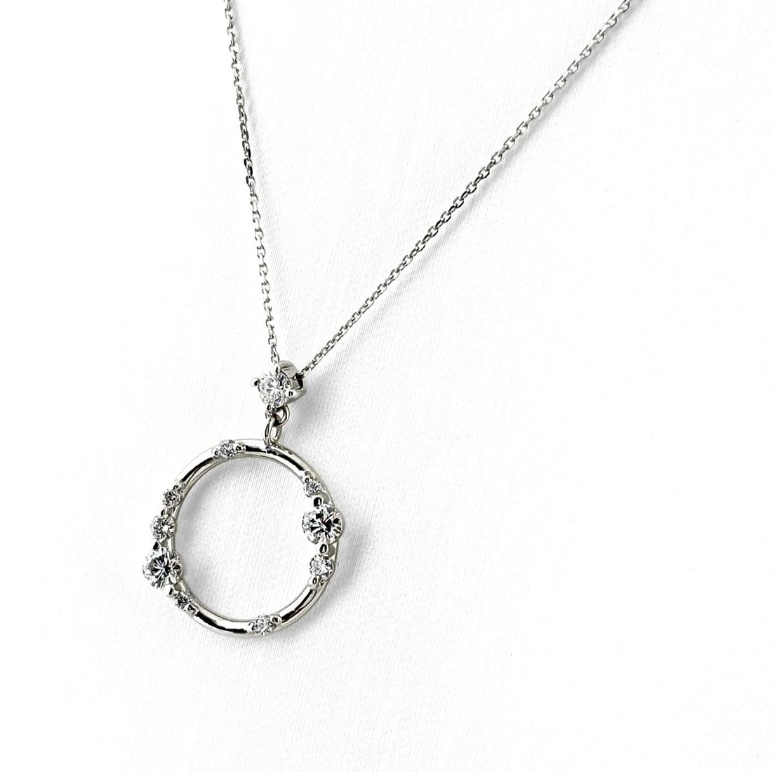 PONTE VECCHIO MELEE DIAMOND NECKLACE WG PENDANT 18K: Ponte Vecchio Melee Diamond Necklace Wg Pendant 18K Brand: Ponte Vecchio Type/Style: Necklace Material: 18K WG, Main Stone Natural Color: WG Size: 21.5x15.7mm(0.8") Accessories: None Accessories