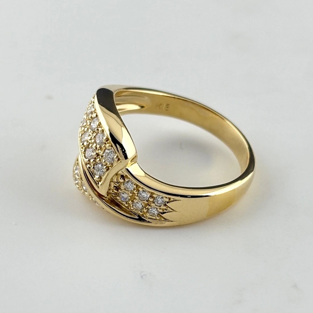 MELEE DIAMOND DESIGN RING YG RING 18K: Melee Diamond Design Ring Yg Ring 18K Brand: Unbranded Type/Style: Ring Material: 18K YG, Main Stone Natural Color: YG Size: US5.5 to 6 Accessories: None Accessories Notice: When purchasing pre-owned