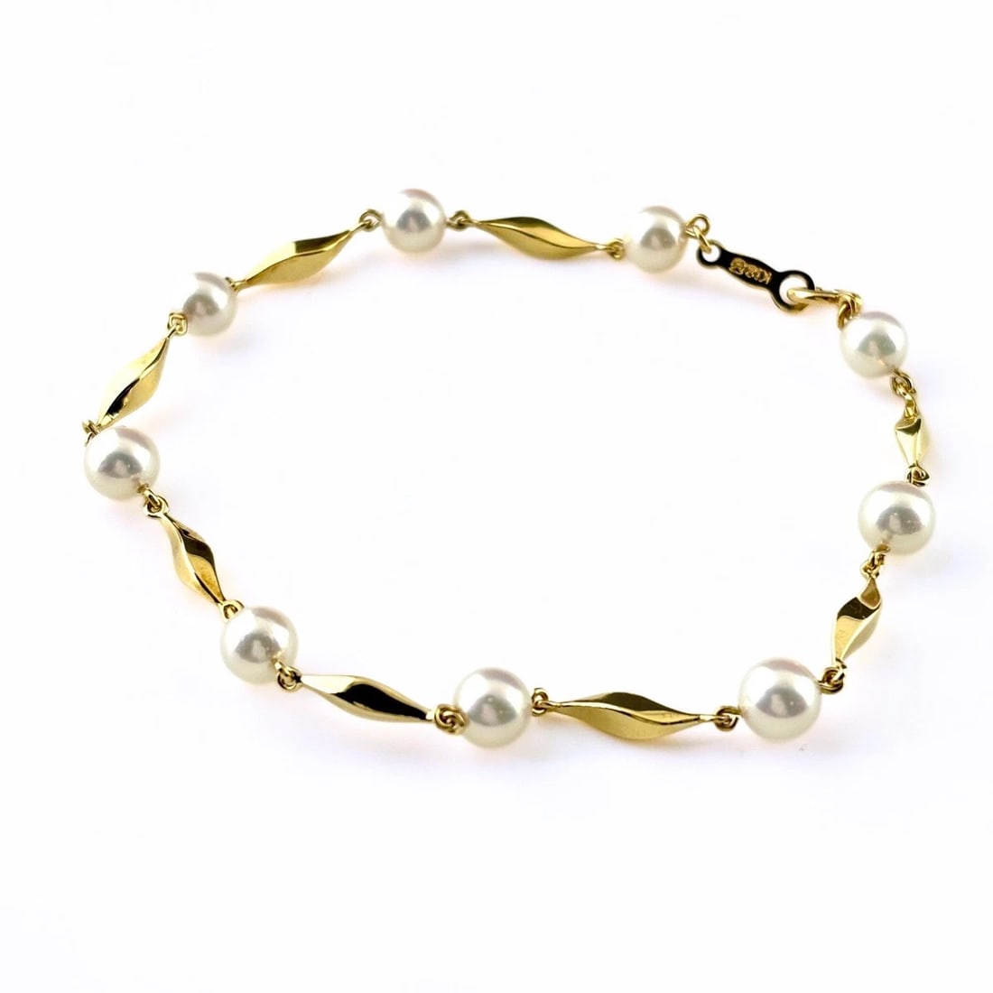 MIKIMOTO PEARL BRACELET YG BANGLES BRACELET: Mikimoto Pearl Bracelet Yg Bangles Bracelet Brand: MIKIMOTO Type/Style: Bracelet Material: 18K YG, Main Stone Pearl /Secondary Stone:Natural Color: YG Size: 16cm(6.3") Accessories: None Ac