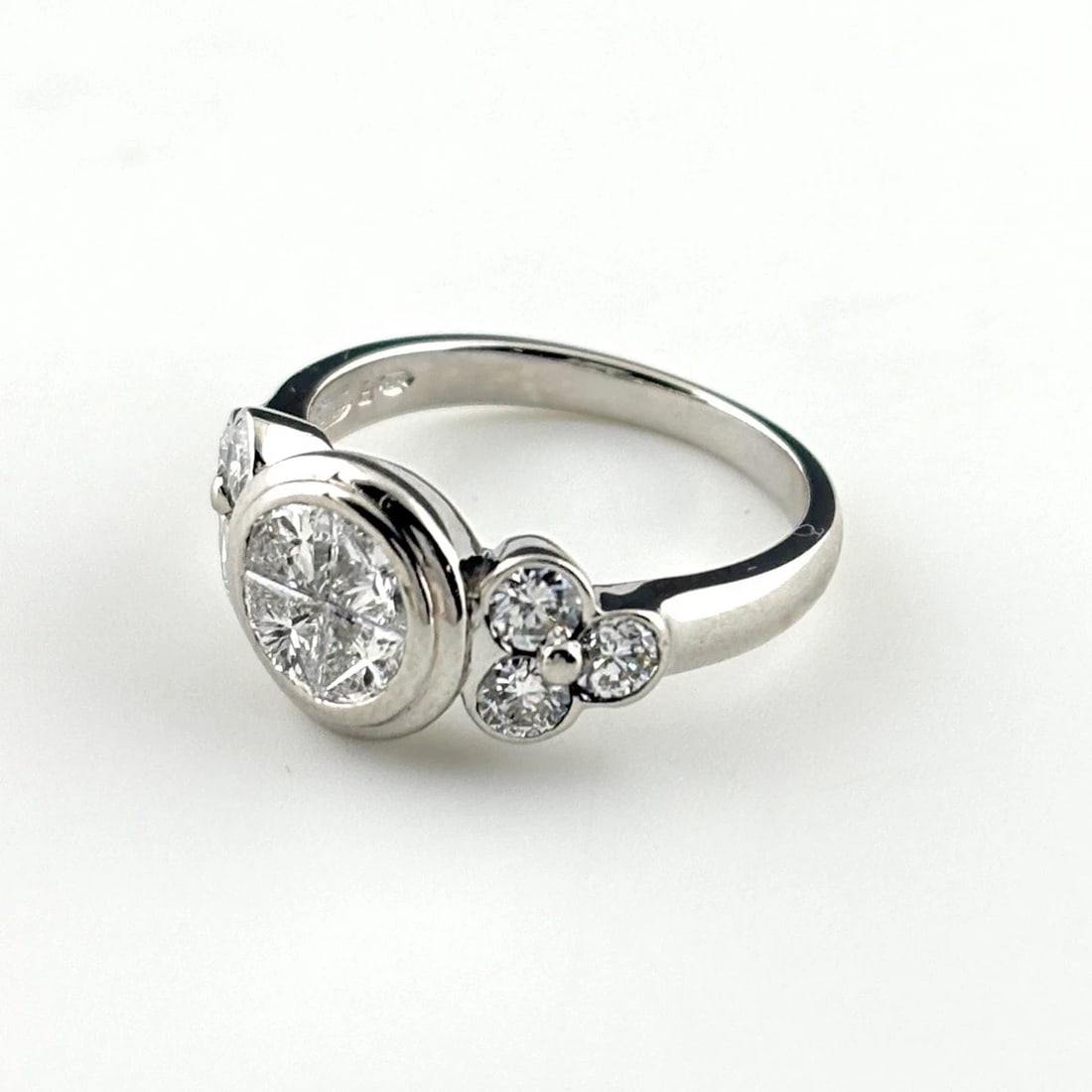 MELEE DIAMOND DESIGN RING PLATINUM RING PT950: Melee Diamond Design Ring Platinum Ring Pt950 Brand: Unbranded Type/Style: Ring Material: Pt950, Main Stone Natural Color: None Size: US5 Accessories: None Accessories Notice: When purchasing