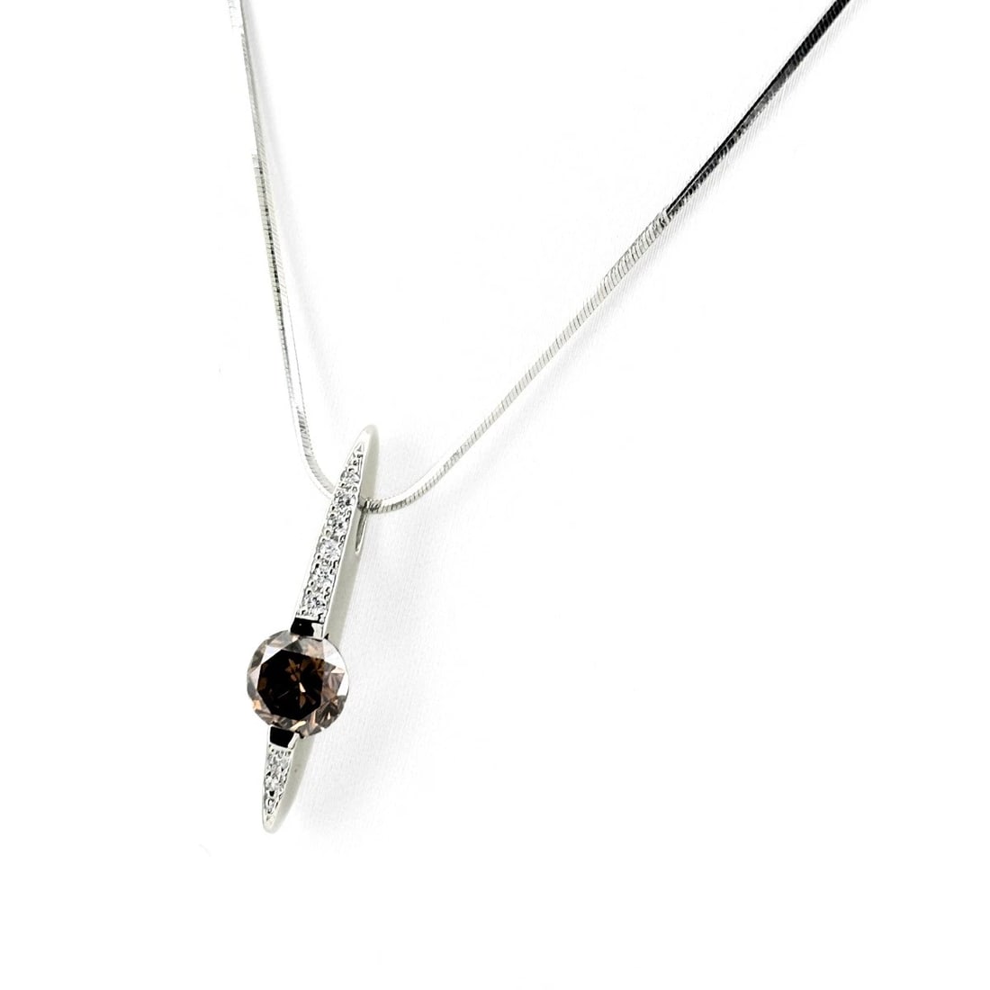 POLA DIAMOND NECKLACE PLATINUM PENDANT MELEE DIAMOND: Pola Diamond Necklace Platinum Pendant Melee Diamond Brand: POLA Type/Style: Necklace Material: Pt900, Main Stone Natural Color: None Size: 26.2x6.4mm(1.0") Accessories: None Accessories Notice: When