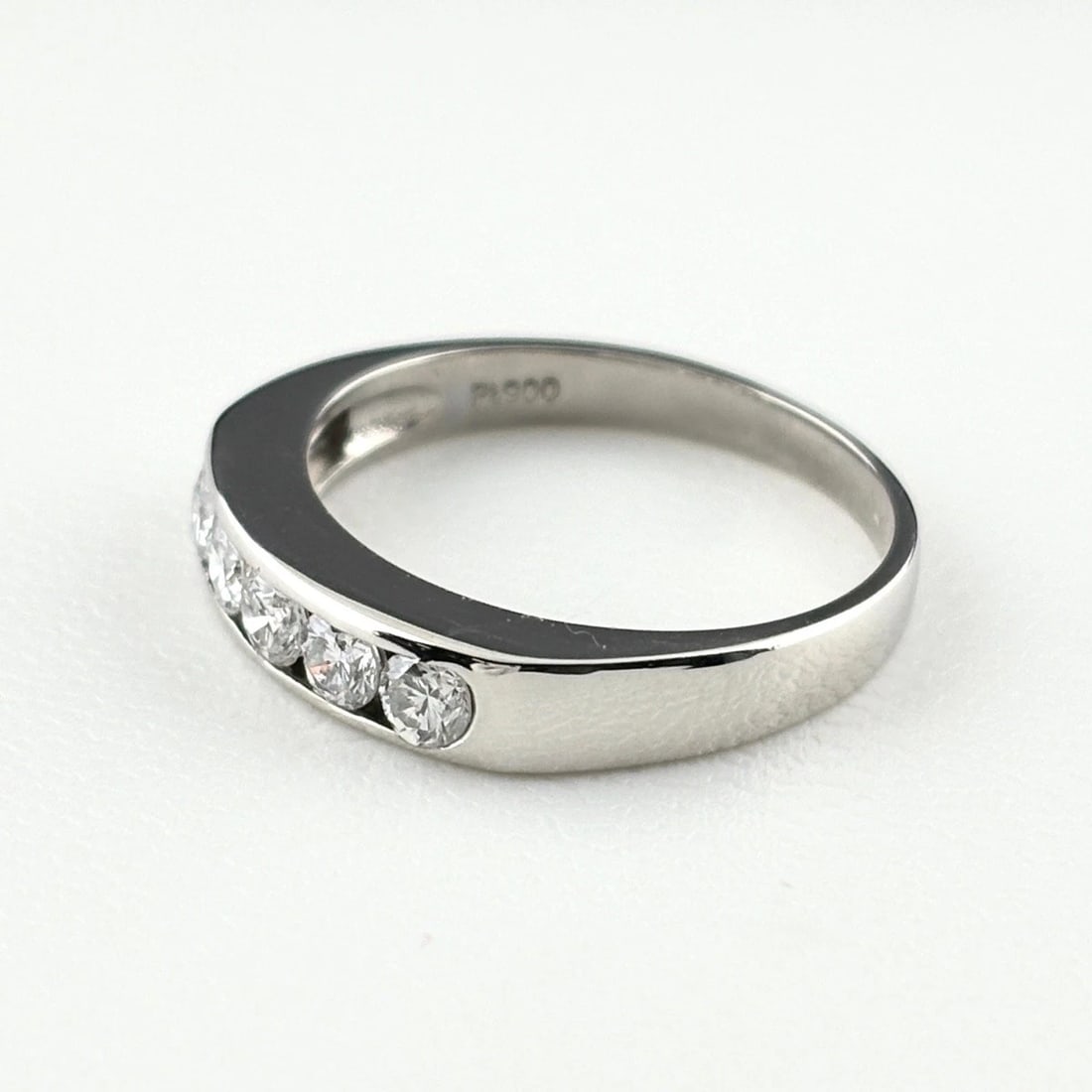 MELEE DIAMOND DESIGN RING PLATINUM RING PT900 DIAMOND: Melee Diamond Design Ring Platinum Ring Pt900 Diamond Brand: Unbranded Type/Style: Ring Material: Pt900, Main Stone Natural Color: None Size: US5.5 Accessories: None Accessories Notice: When