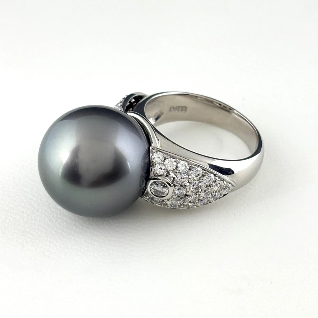 PEARL DESIGN RING PLATINUM MELEE DIAMOND PEARL RING PT900: Pearl Design Ring Platinum Melee Diamond Pearl Ring Pt900 Brand: Unbranded Type/Style: Ring Material: Pt900, Main Stone Pearl /Secondary Stone:Natural Color: None Size: US7.5 to 8 Accessories: Non