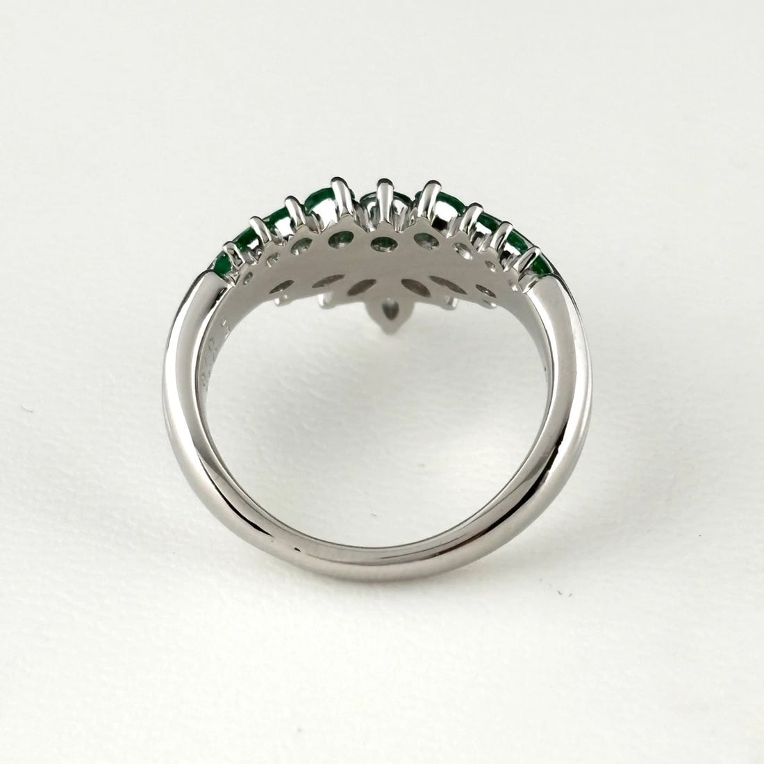 EMERALD PLATINUM RING MELEE DIAMOND RING - 2