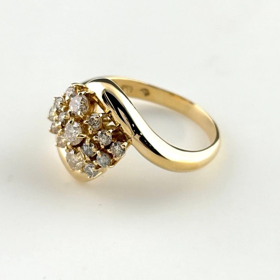 MELEE DIAMOND DESIGN RING YG RING 18K: Melee Diamond Design Ring Yg Ring 18K Brand: Unbranded Type/Style: Ring Material: 18K YG, Main Stone Natural Color: YG Size: US5 to 5.5 Accessories: None Accessories Notice: When purchasing pre-owned