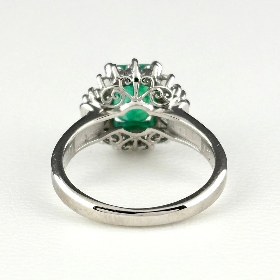 EMERALD DESIGN RING PLATINUM MELEE DIAMOND RING - 2