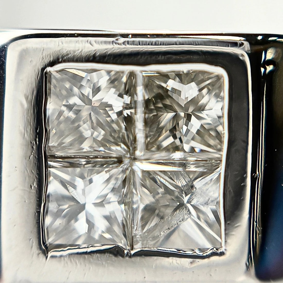 MELEE DIAMOND DESIGN RING PLATINUM RING PT900: Melee Diamond Design Ring Platinum Ring Pt900 Brand: Unbranded Type/Style: Ring Material: Pt900, Main Stone Natural Color: None Size: US6 to 6.5 Accessories: None Accessories Notice: When
