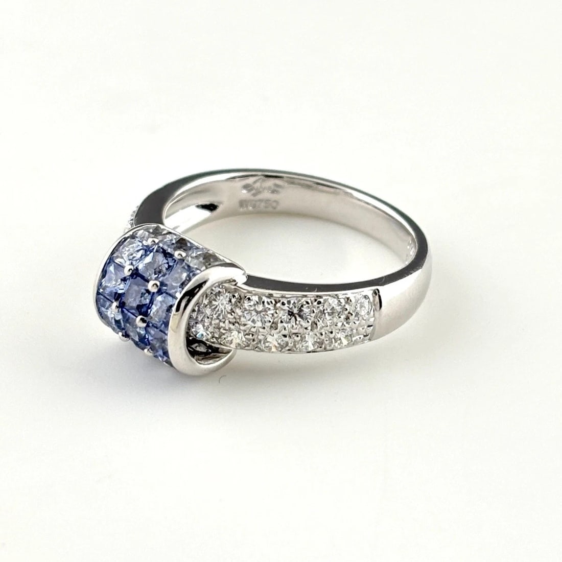 JEUNET SAPPHIRE RING WG RING MELEE DIAMOND RING: Jeunet Sapphire Ring Wg Ring Melee Diamond Ring Brand: Jeunet Type/Style: Ring Material: 750 WG, Main Stone Sapphire /Secondary Stone:Natural Color: WG Size: US7 Accessories: None Accessor