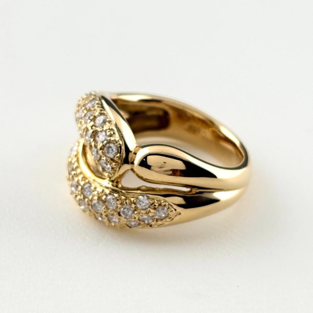MELEE DIAMOND YG RING 18K DIAMOND: Melee Diamond Yg Ring 18K Diamond Brand: Unbranded Type/Style: Ring Material: 18K YG, Main Stone Natural Color: YG Size: US6 to 6.5 Accessories: None Accessories Notice: When purchasing pr