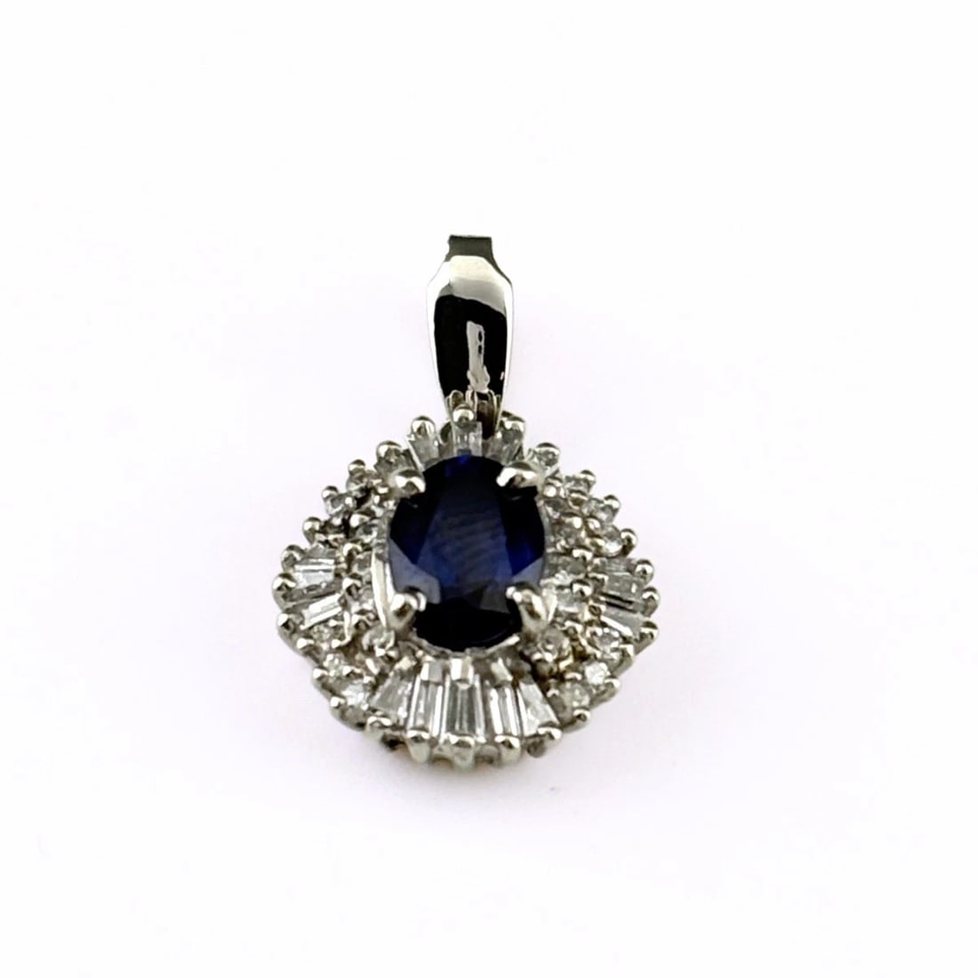 SAPPHIRE PLATINUM MELEE DIAMOND PENDANT HEAD: Sapphire Platinum Melee Diamond Pendant Head Brand: Unbranded Type/Style: Pendant Head Material: Pt900, Main Stone Sapphire /Secondary Stone:Natural Color: None Size: 21.2x12.5mm(0.8") Accessories