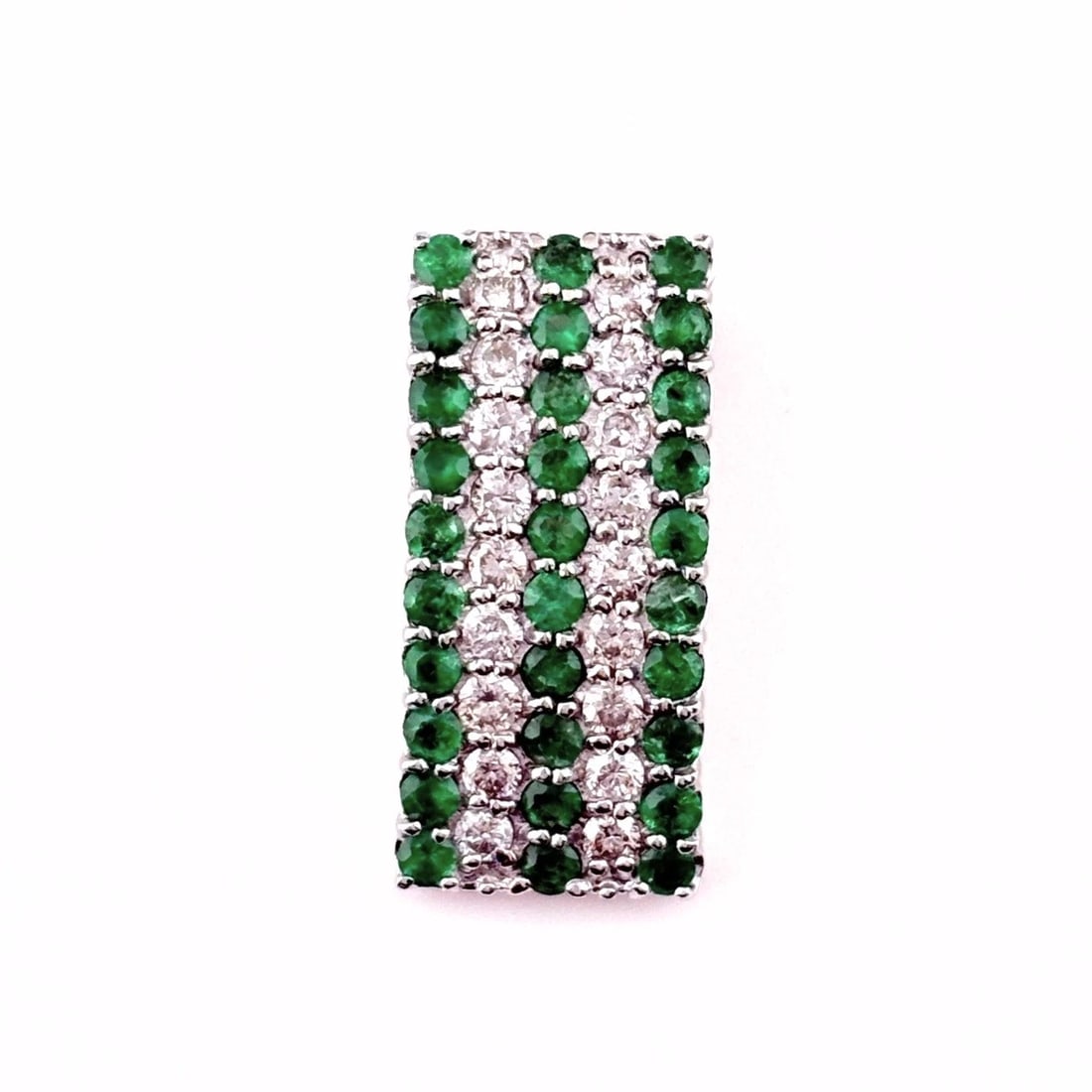 EMERALD DESIGN PENDANT HEAD WG: Emerald Design Pendant Head Wg Brand: Unbranded Type/Style: Pendant Head Material: 18K WG, Main Stone Emerald /Secondary Stone:Natural Color: WG Size: 21.2x9.7mm(0.8") Accessories: None Ac