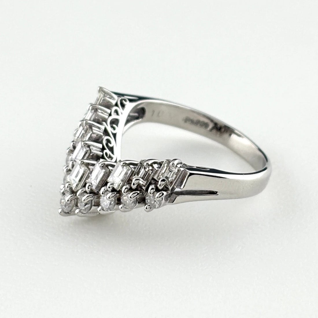 MELEE DIAMOND DESIGN RING PLATINUM RING PT900 DIAMOND: Melee Diamond Design Ring Platinum Ring Pt900 Diamond Brand: Unbranded Type/Style: Ring Material: Pt900, Main Stone Natural Color: None Size: US5 to 5.5 Accessories: None Accessories Notice: When