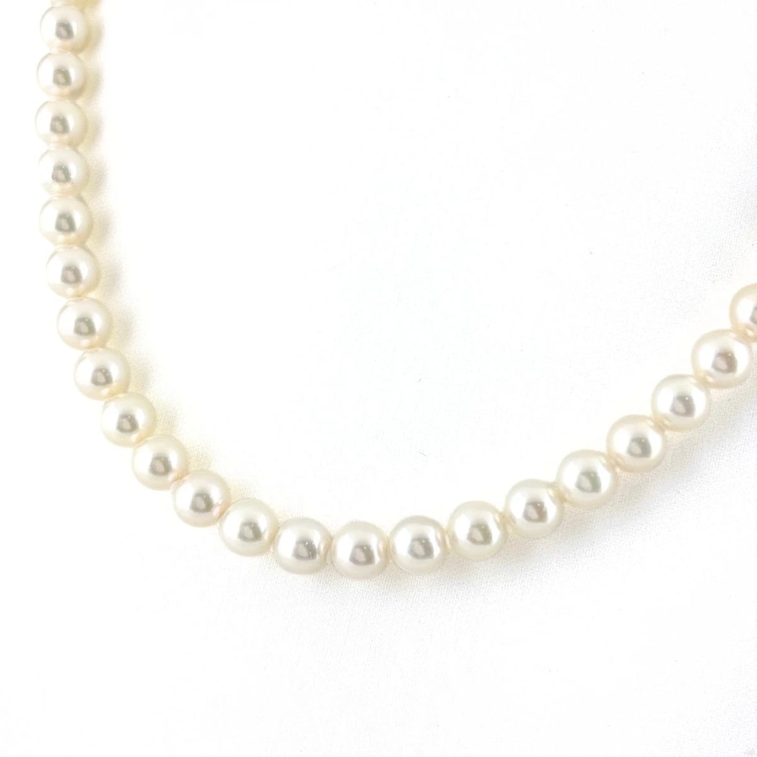 PEARL NECKLACE SILVER PEARL NECKLACE: Pearl Necklace Silver Pearl Necklace Brand: Unbranded Type/Style: Necklace Material: SV, Main Stone Pearl /Secondary Stone:Natural Color: None Size: 43cm(16.9") Accessories: None Accessories Notice: