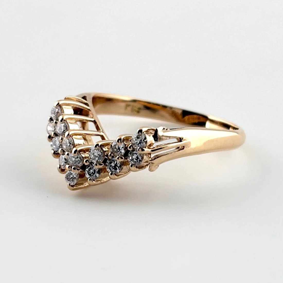 MELEE DIAMOND DESIGN RING YG RING 18K DIAMOND: Melee Diamond Design Ring Yg Ring 18K Diamond Brand: Unbranded Type/Style: Ring Material: 18K YG, Main Stone Natural Color: YG Size: US6.5 to 7 Accessories: None Accessories Notice: When purchasing